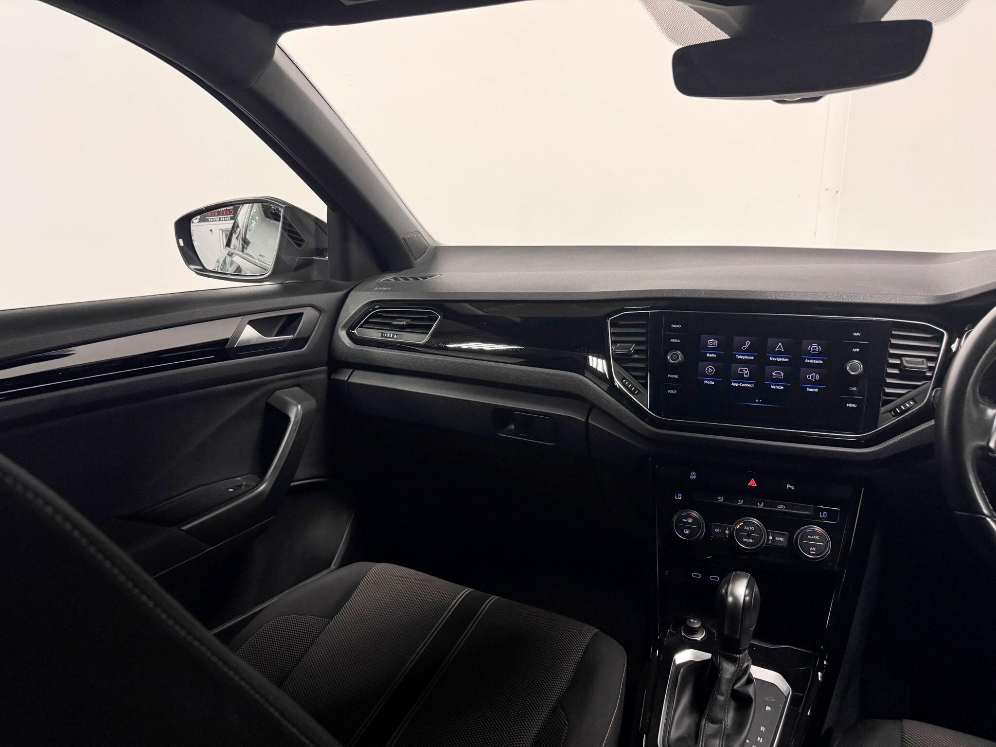 Volkswagen T-Roc view 21