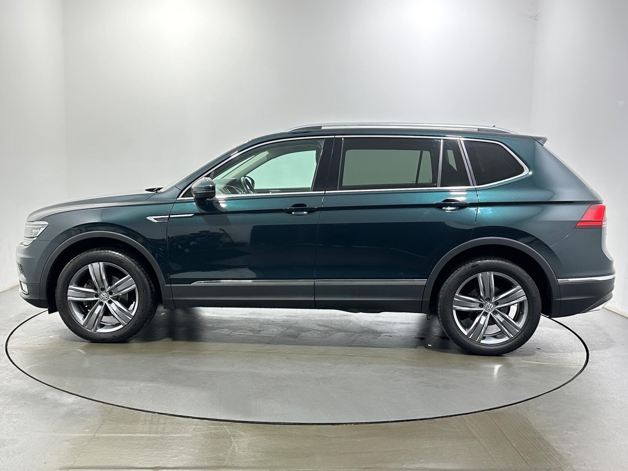Volkswagen Tiguan Allspace view 5