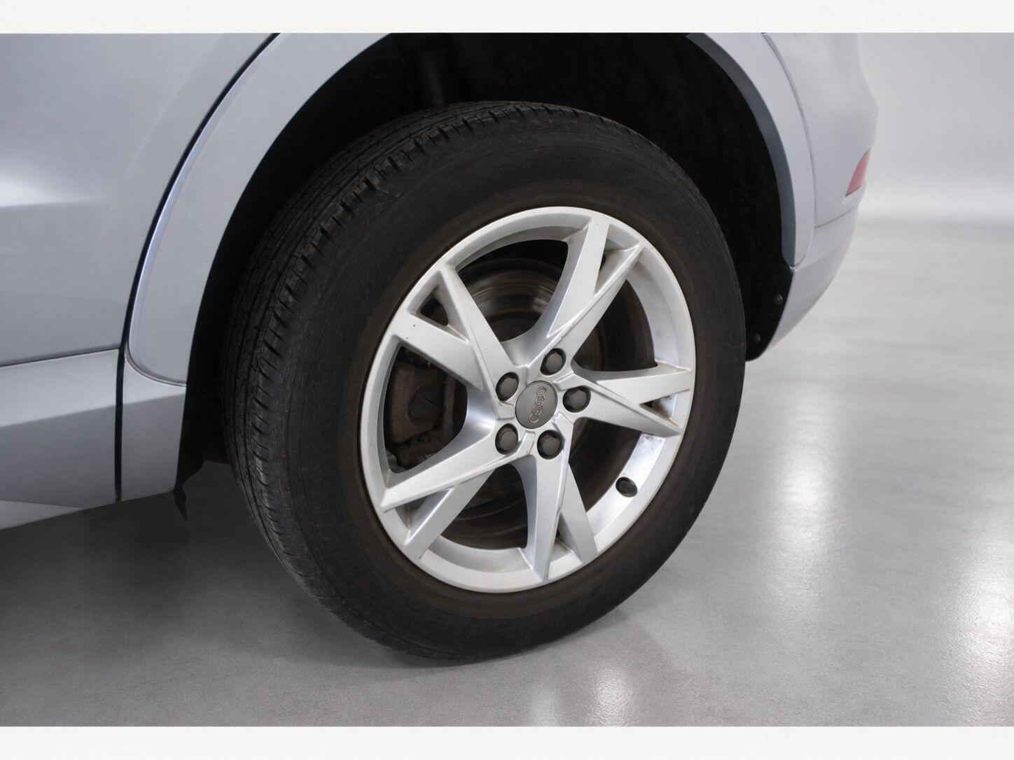 Audi Q3 view 58