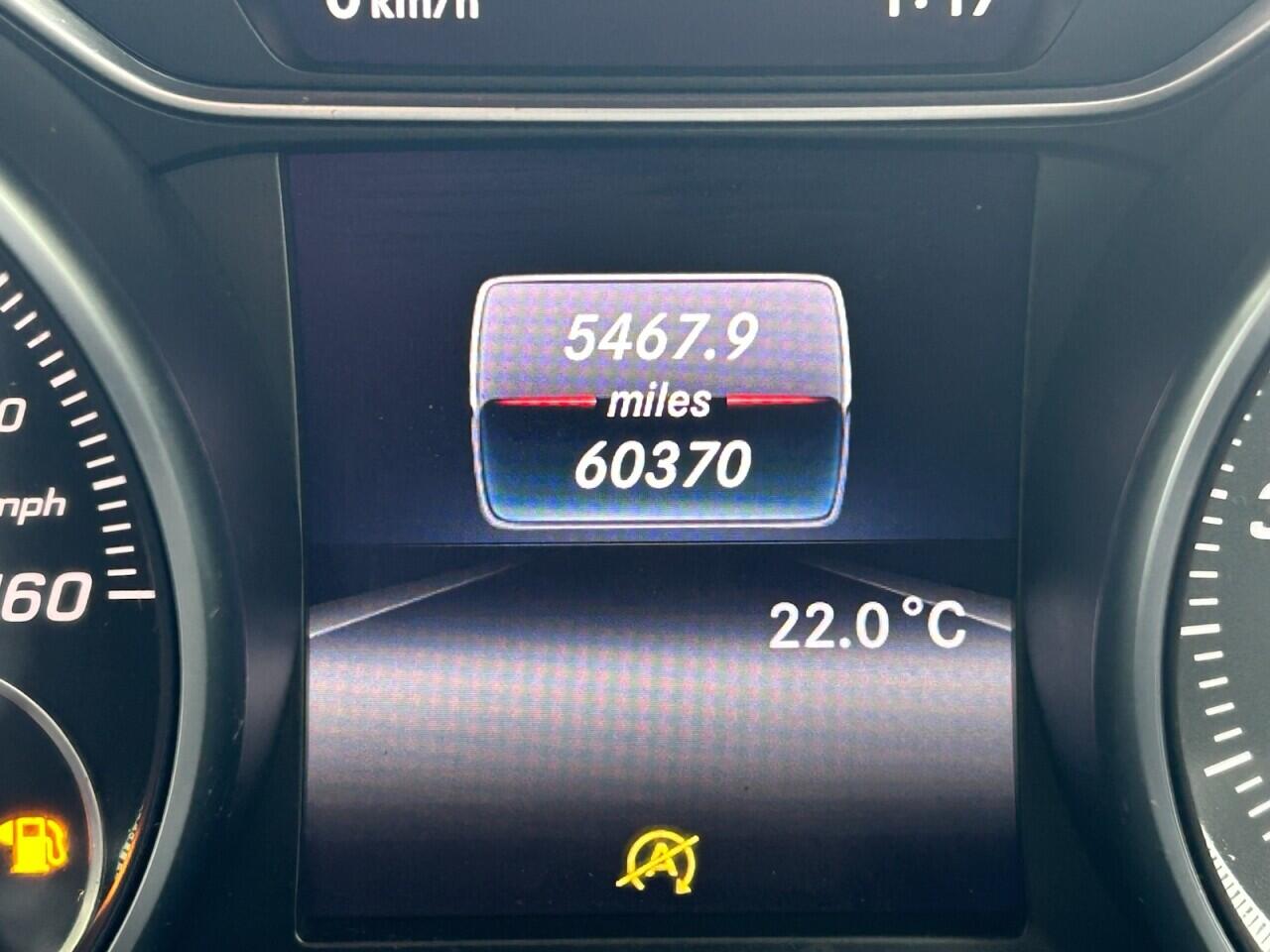 Mercedes-Benz GLA view 33