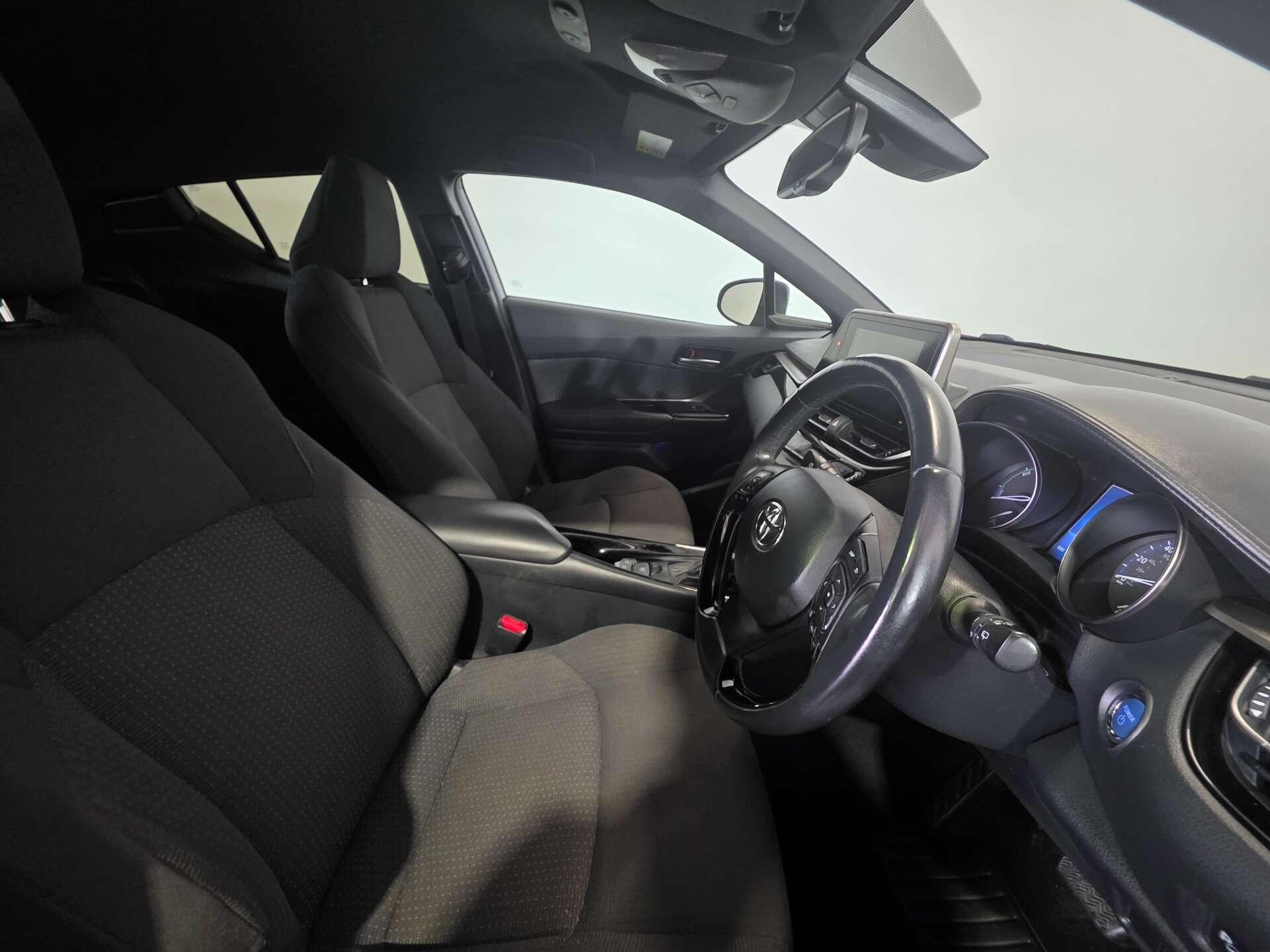Toyota C-HR view 11