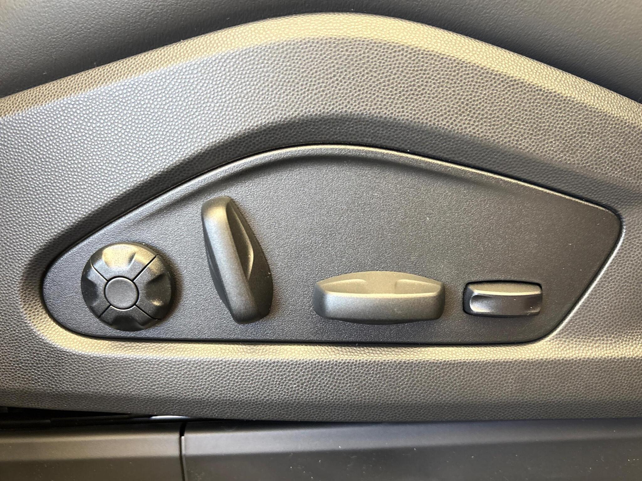 Porsche Macan view 34