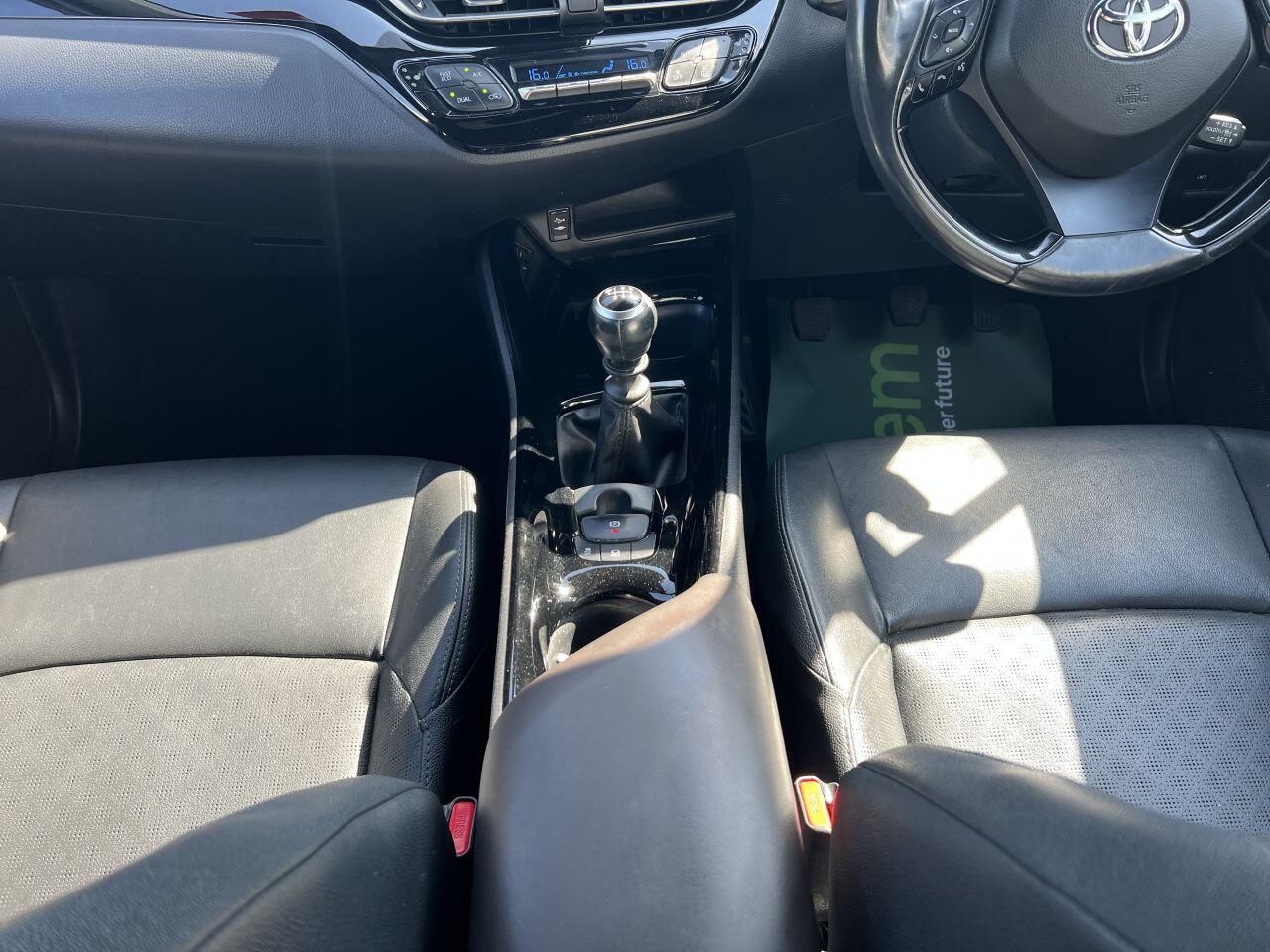 Toyota C-HR view 28
