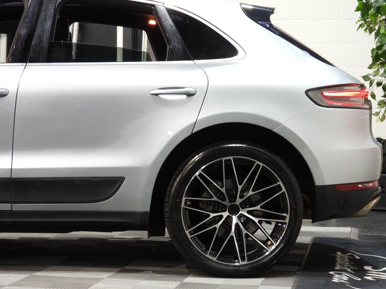 Porsche Macan view 11