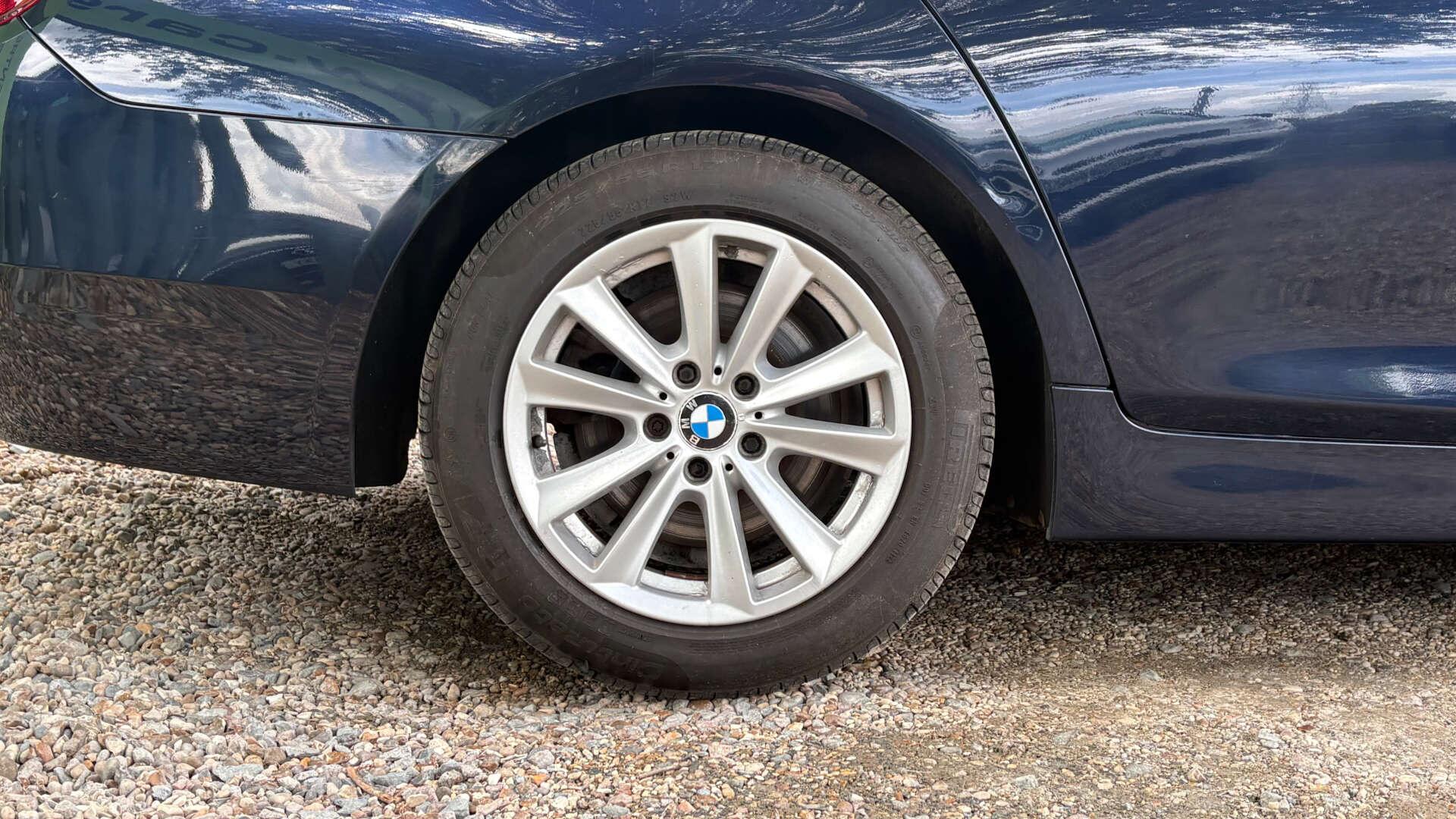BMW 5 Series view 41