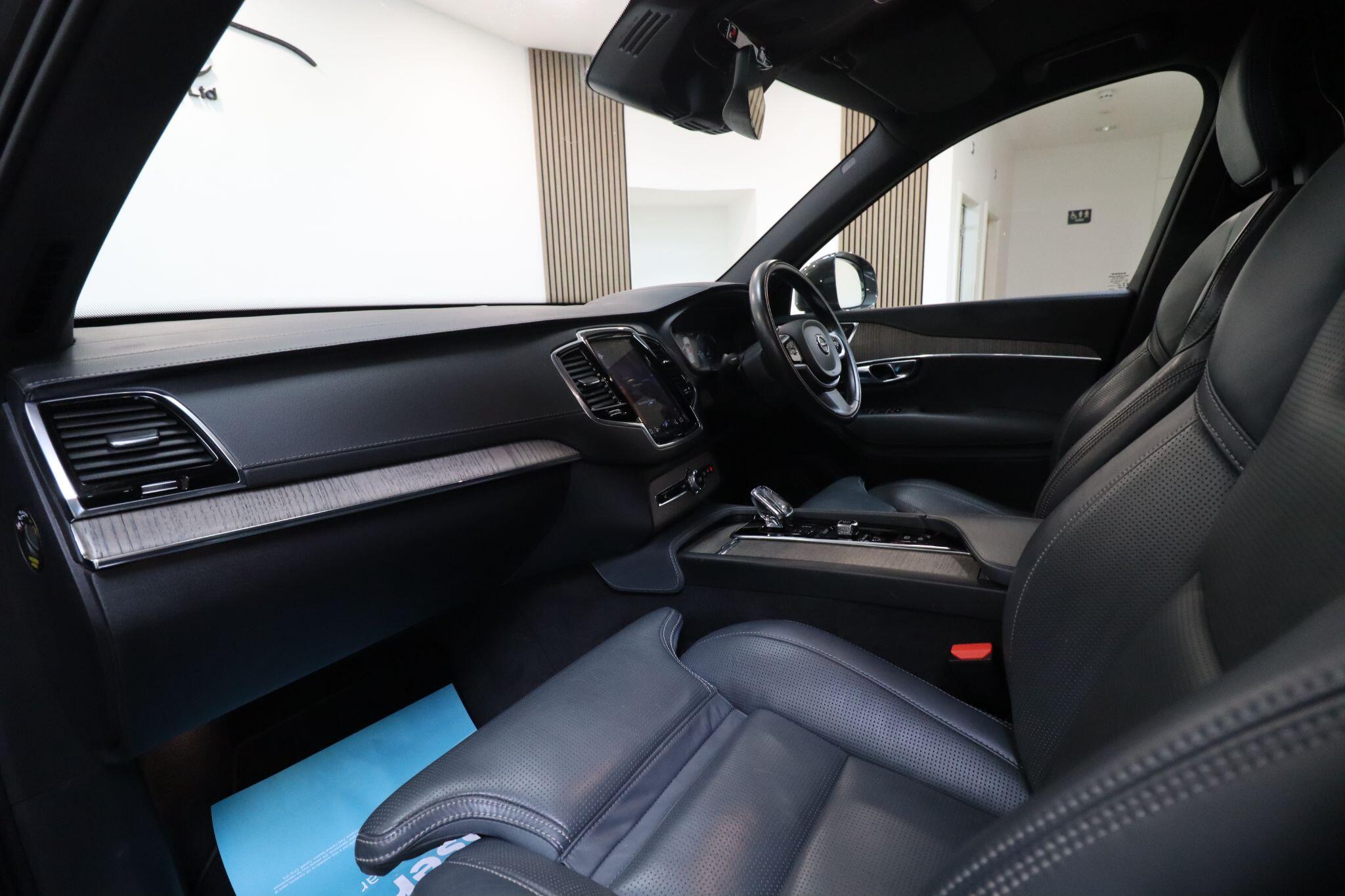Volvo XC90 view 10