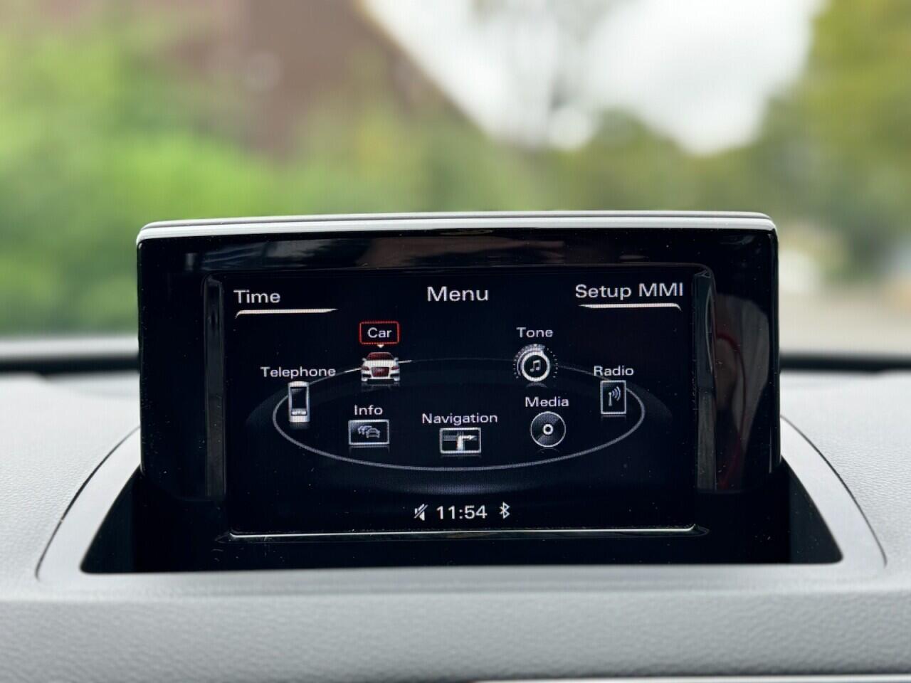 Audi Q3 view 15
