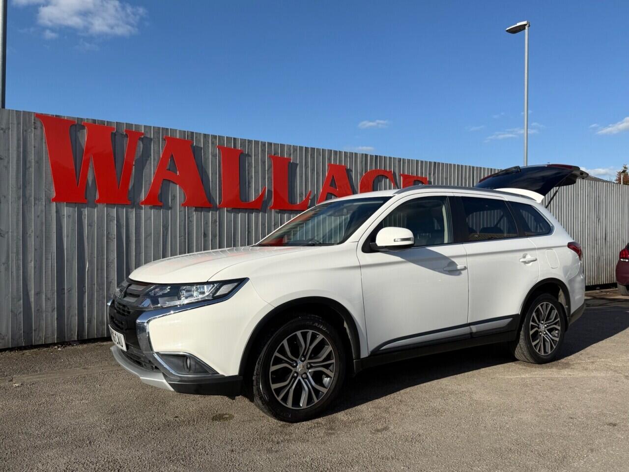 Mitsubishi Outlander view 12
