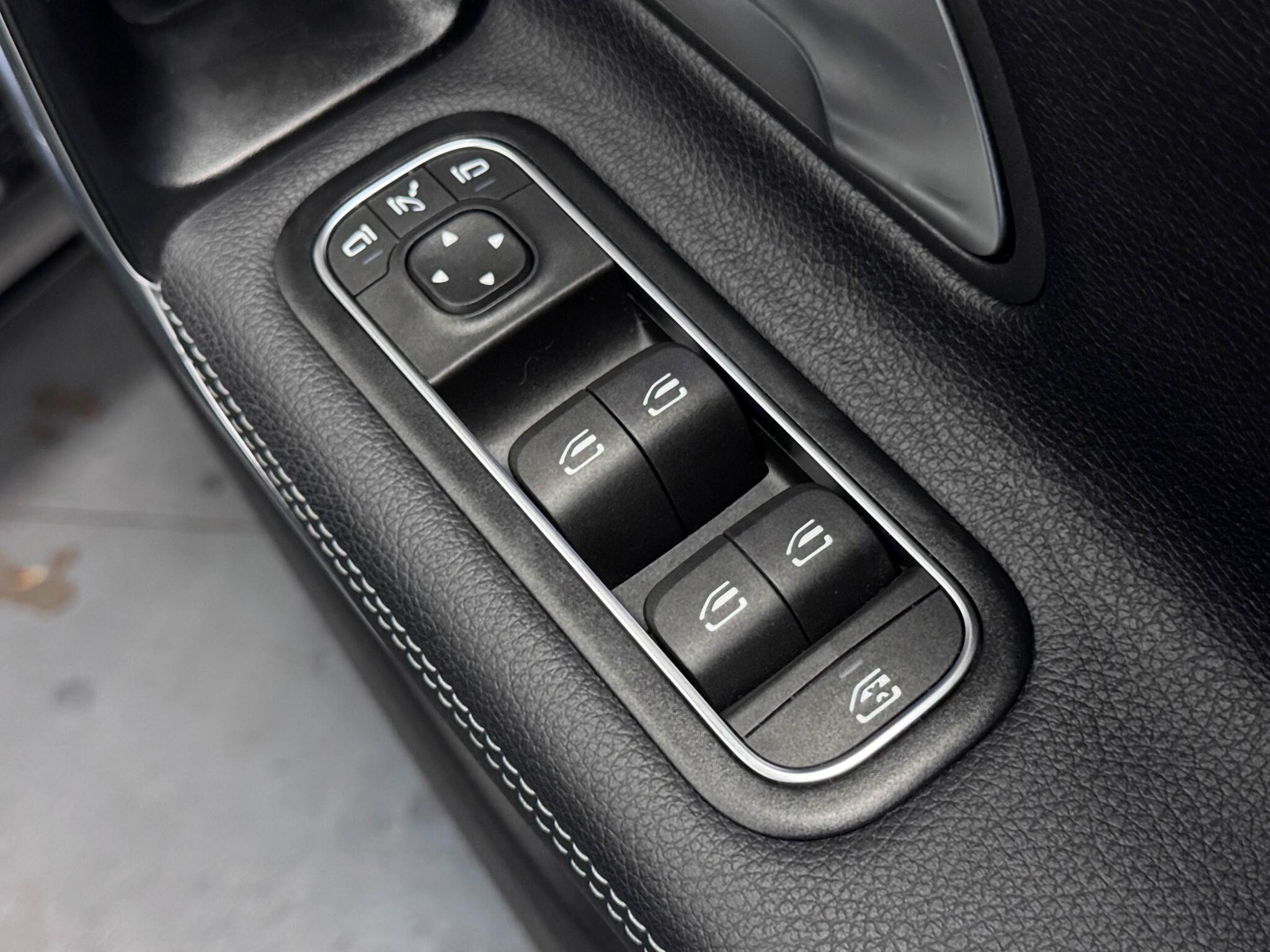 Mercedes-Benz Cla view 13