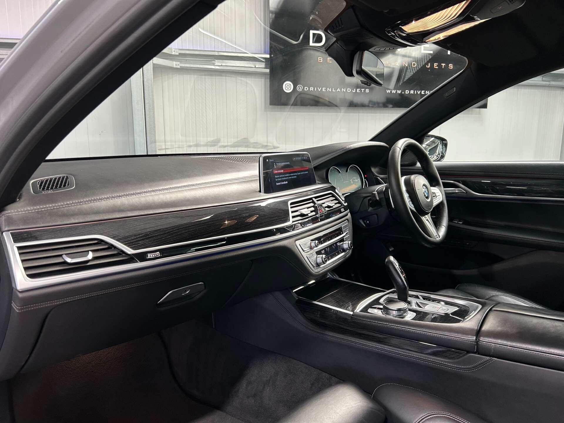 BMW 7 Series view 43