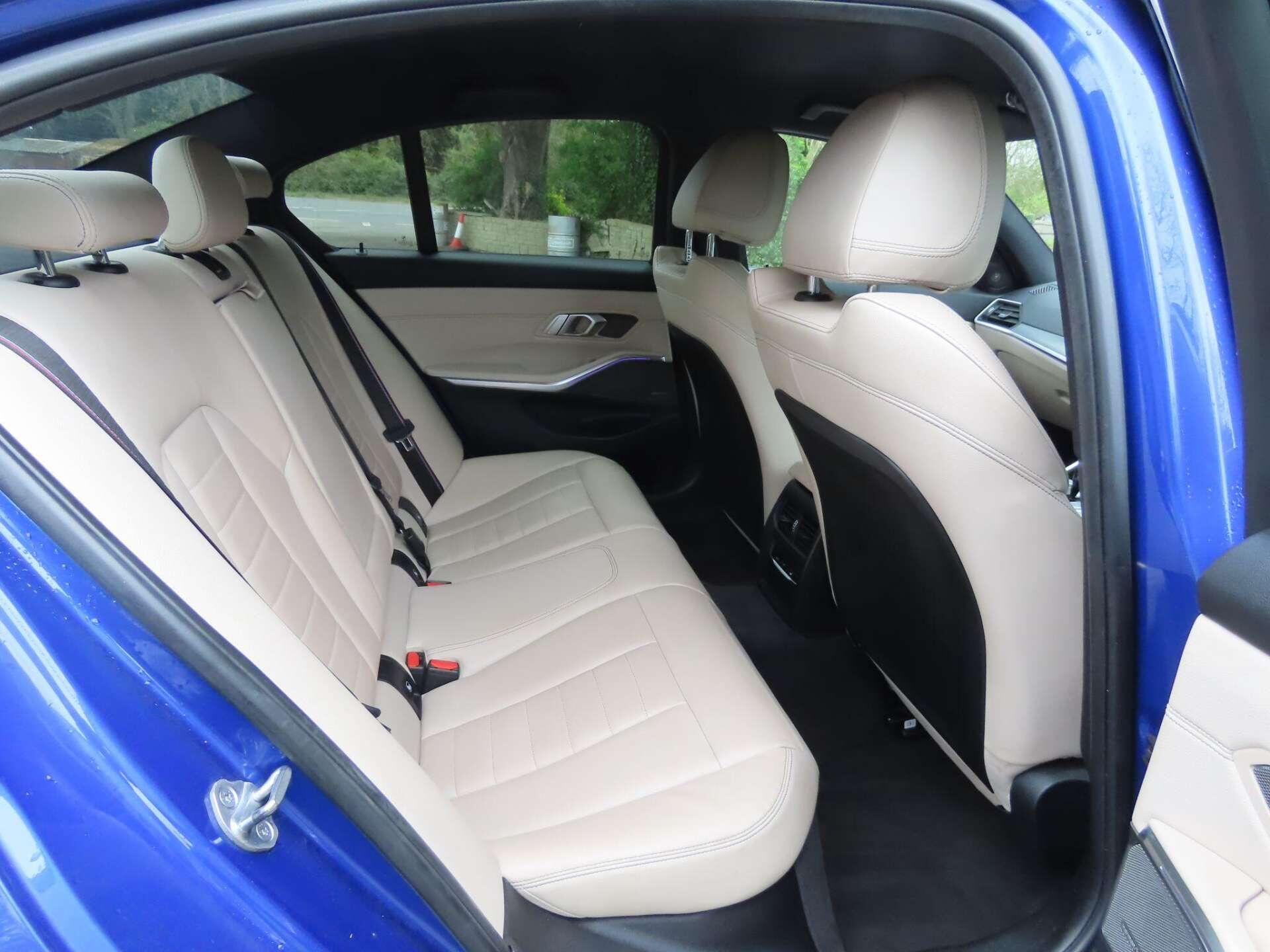 BMW 3 Series view 10