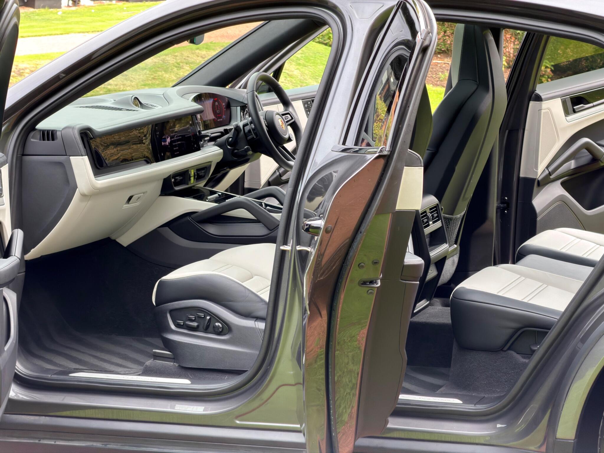 Porsche Cayenne view 30