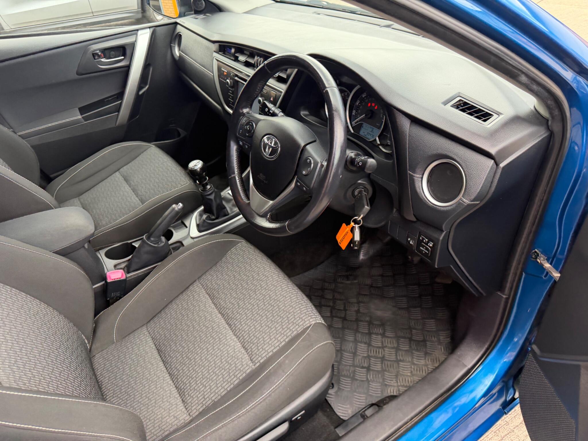 Toyota Auris view 25
