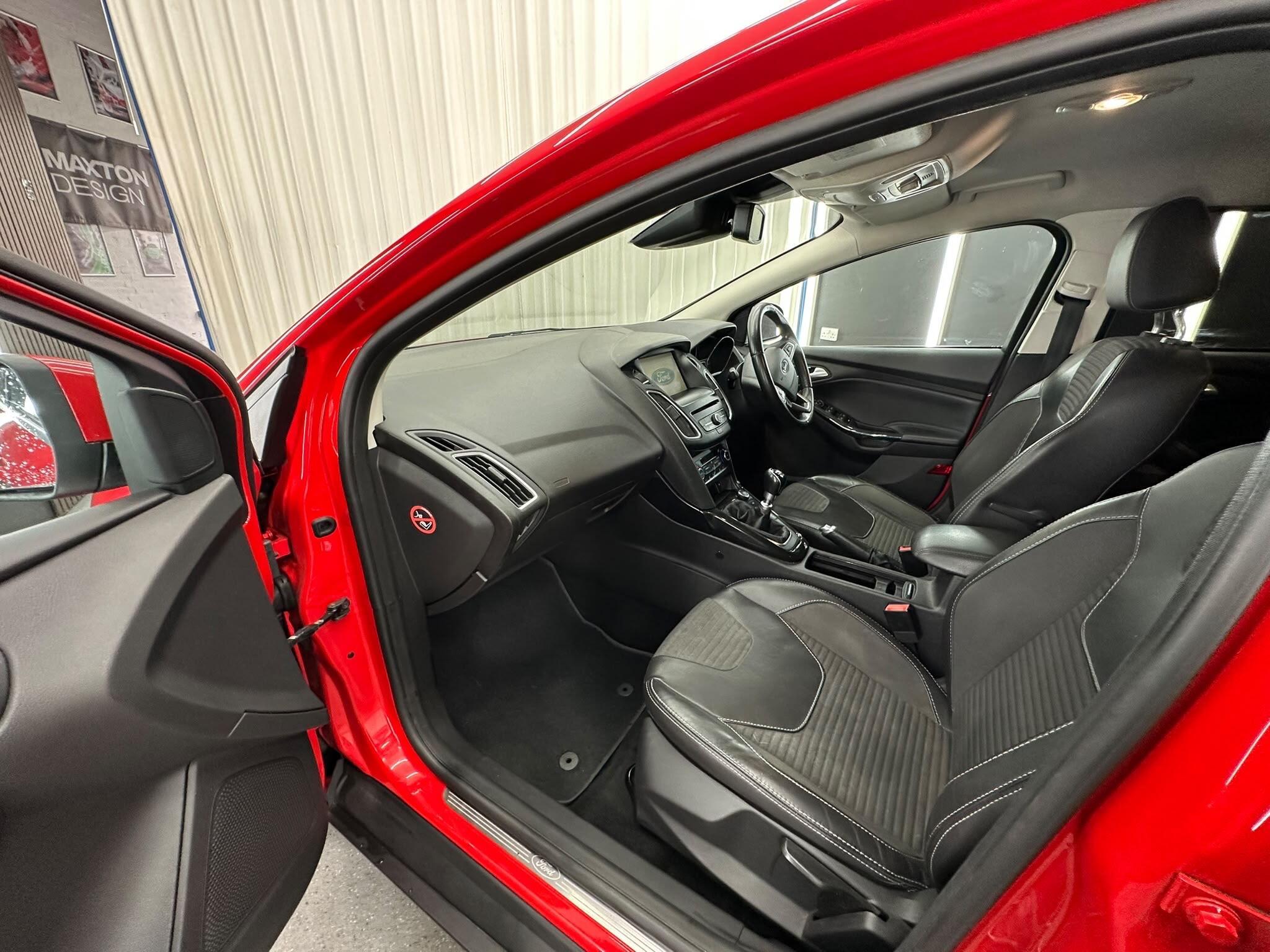 Ford Focus view 29