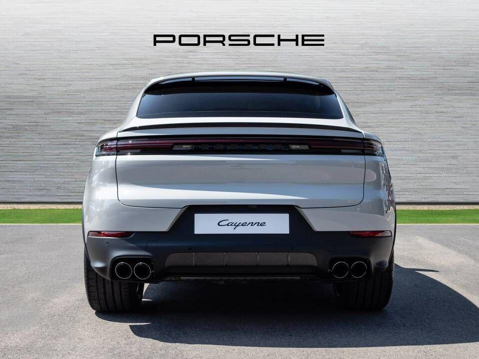 Porsche Cayenne view 41