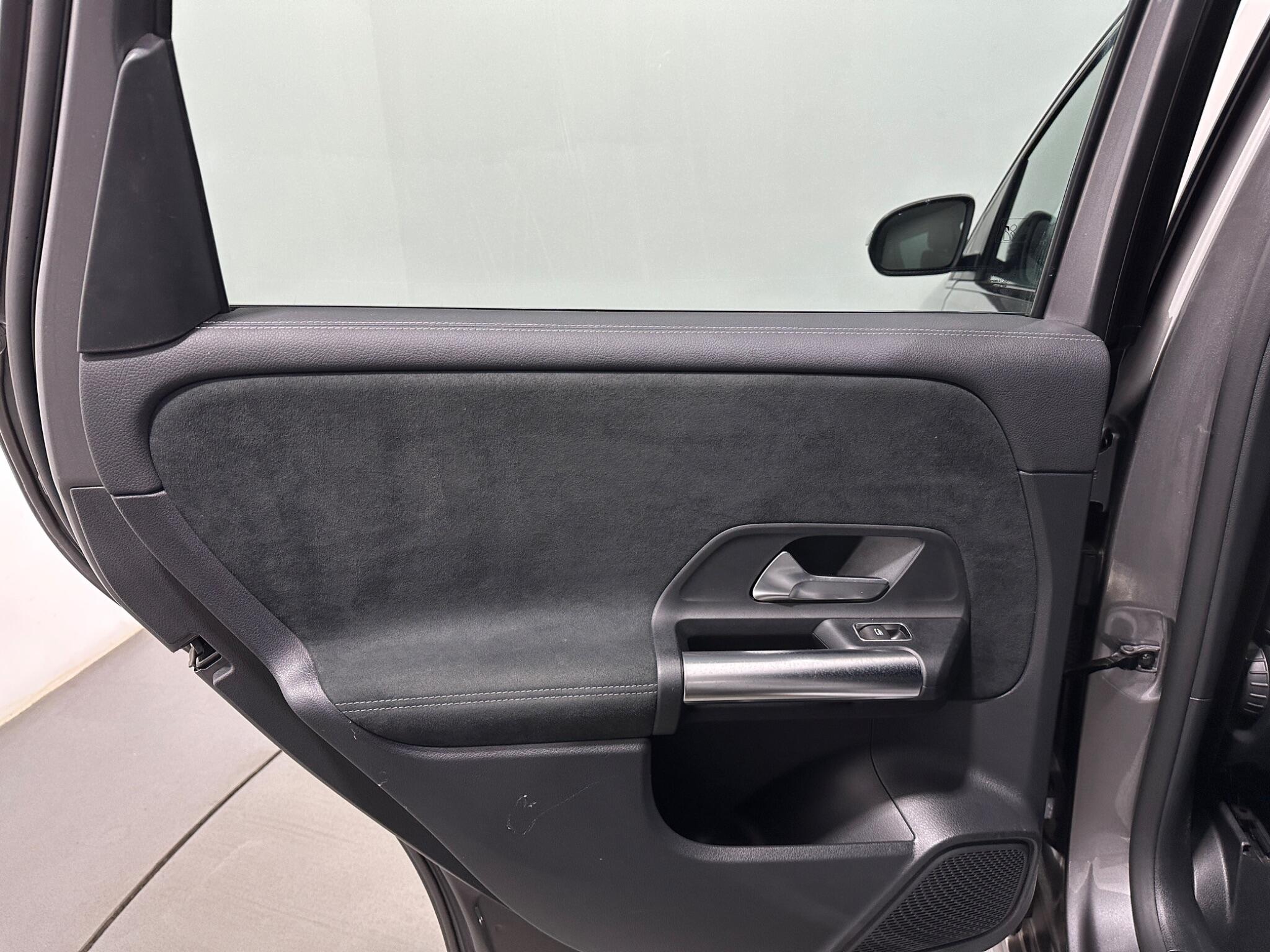 Mercedes-Benz B-Class view 42