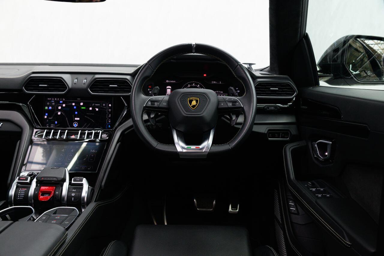 Lamborghini Urus view 36