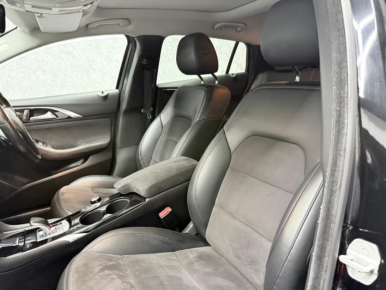 Infiniti Q30 view 8