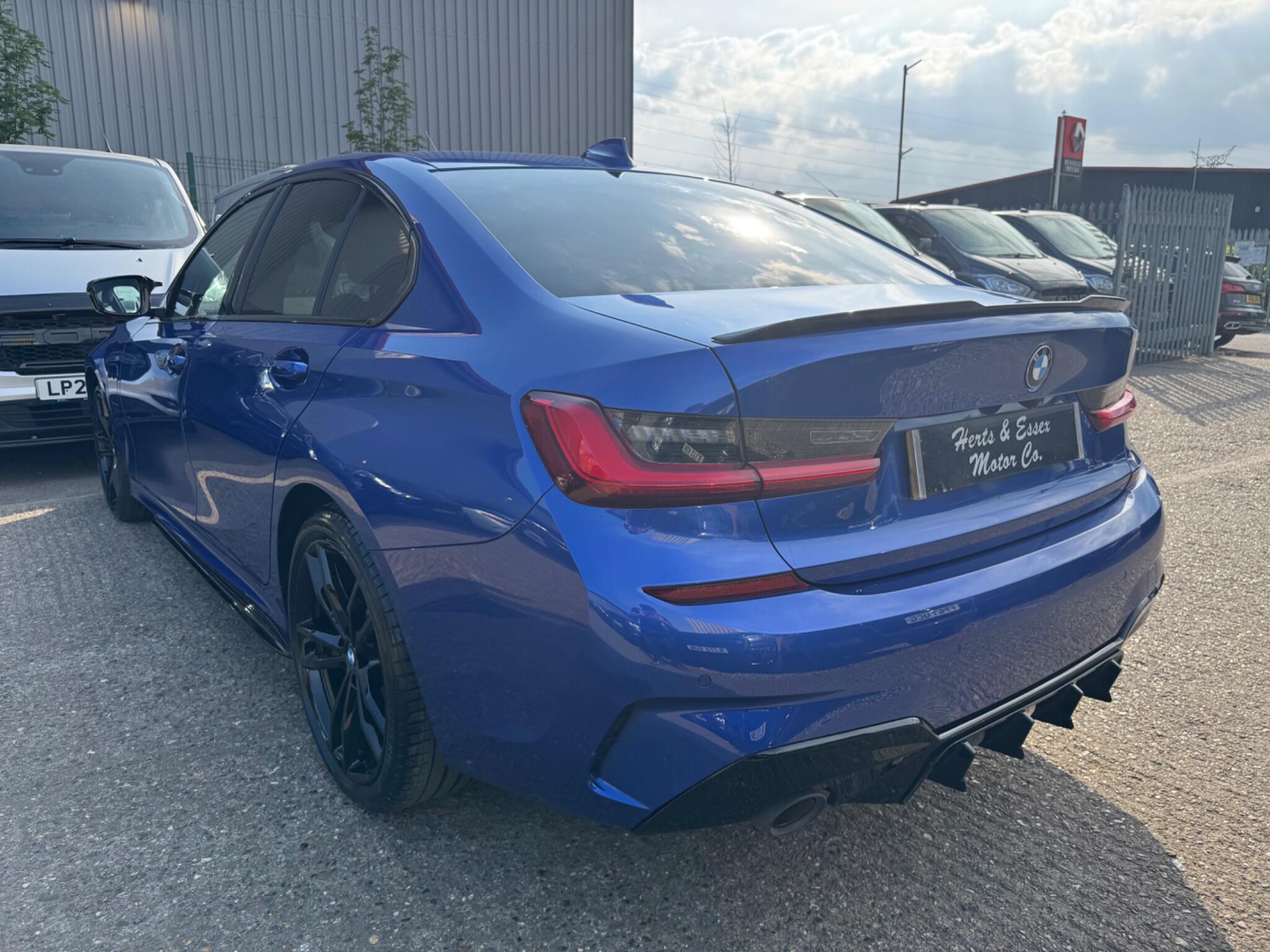 BMW 3 Series view 8