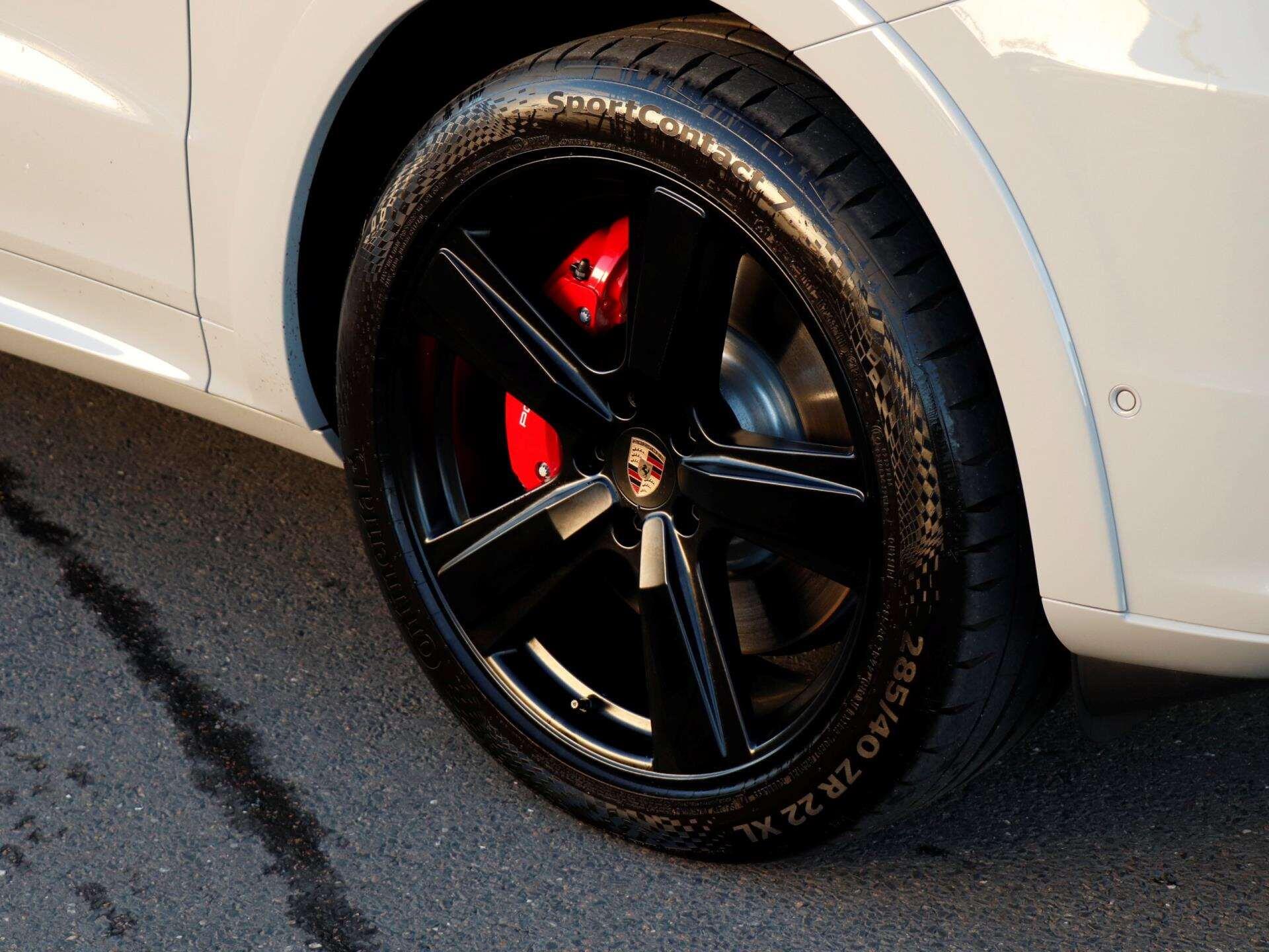 Porsche Cayenne view 30