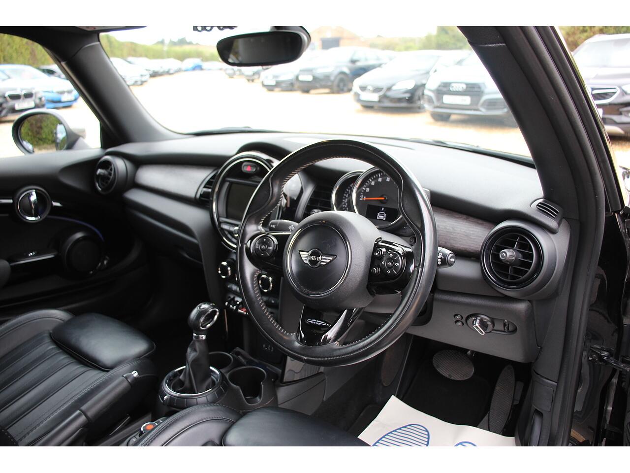 Mini Hatch view 13