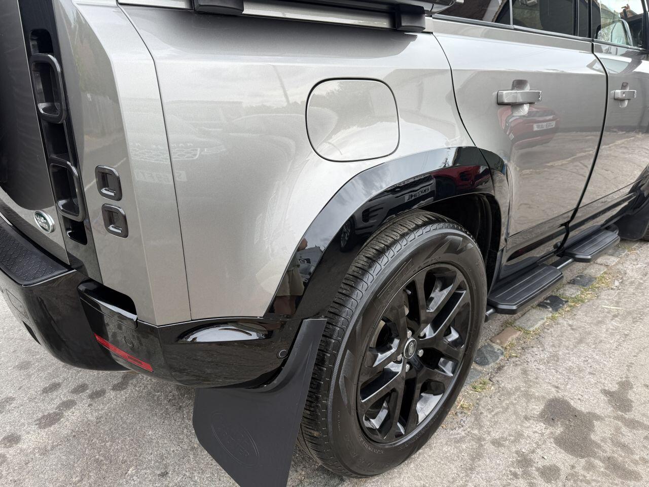 Land Rover Defender 110 view 37