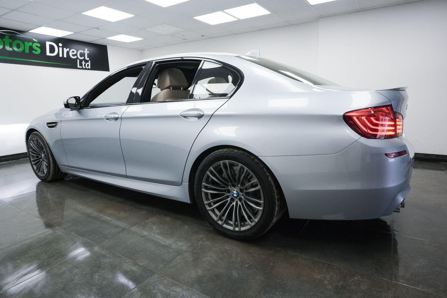 BMW M5 view 8