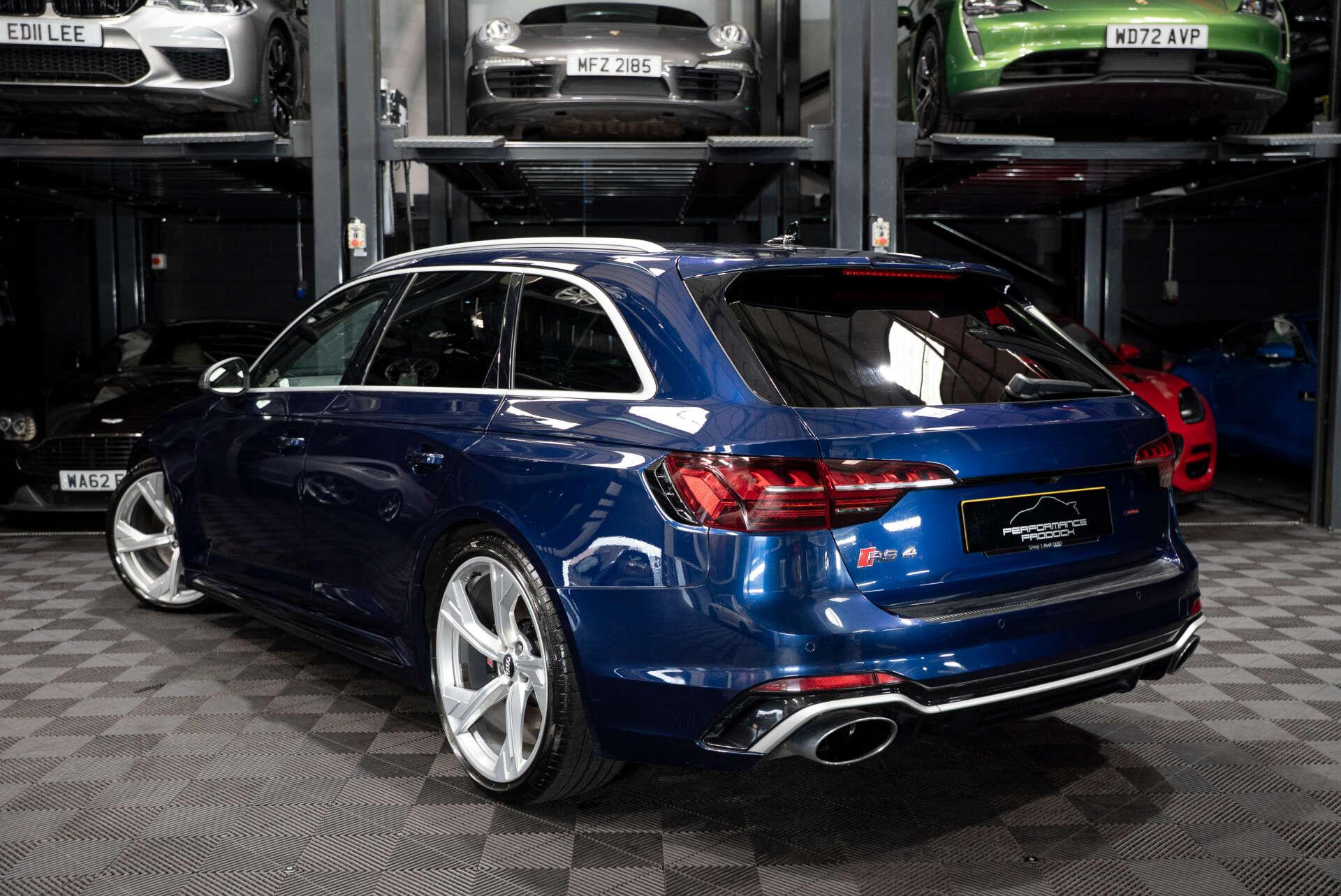 Audi RS4 Avant view 2