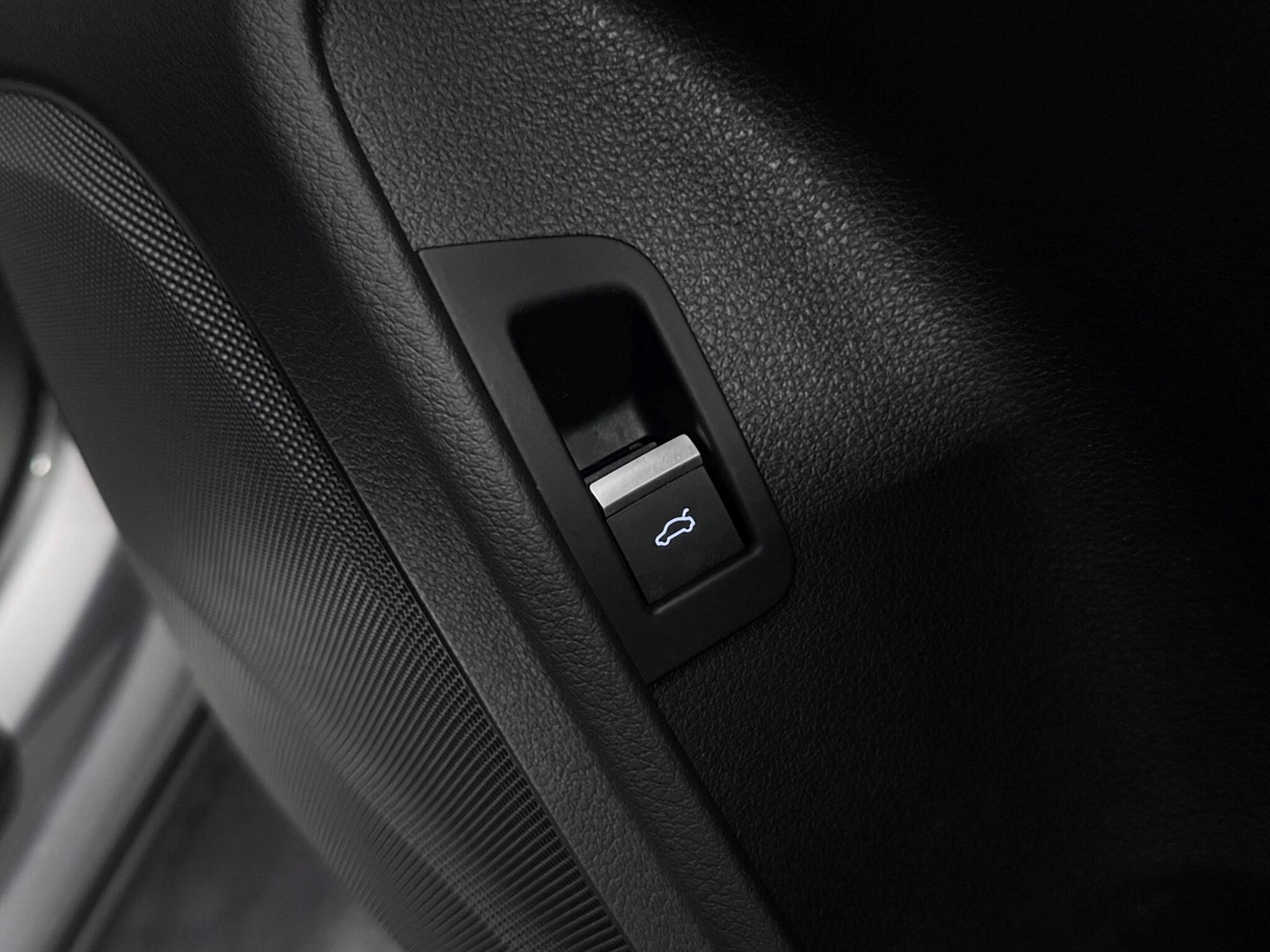 Audi SQ8 view 19