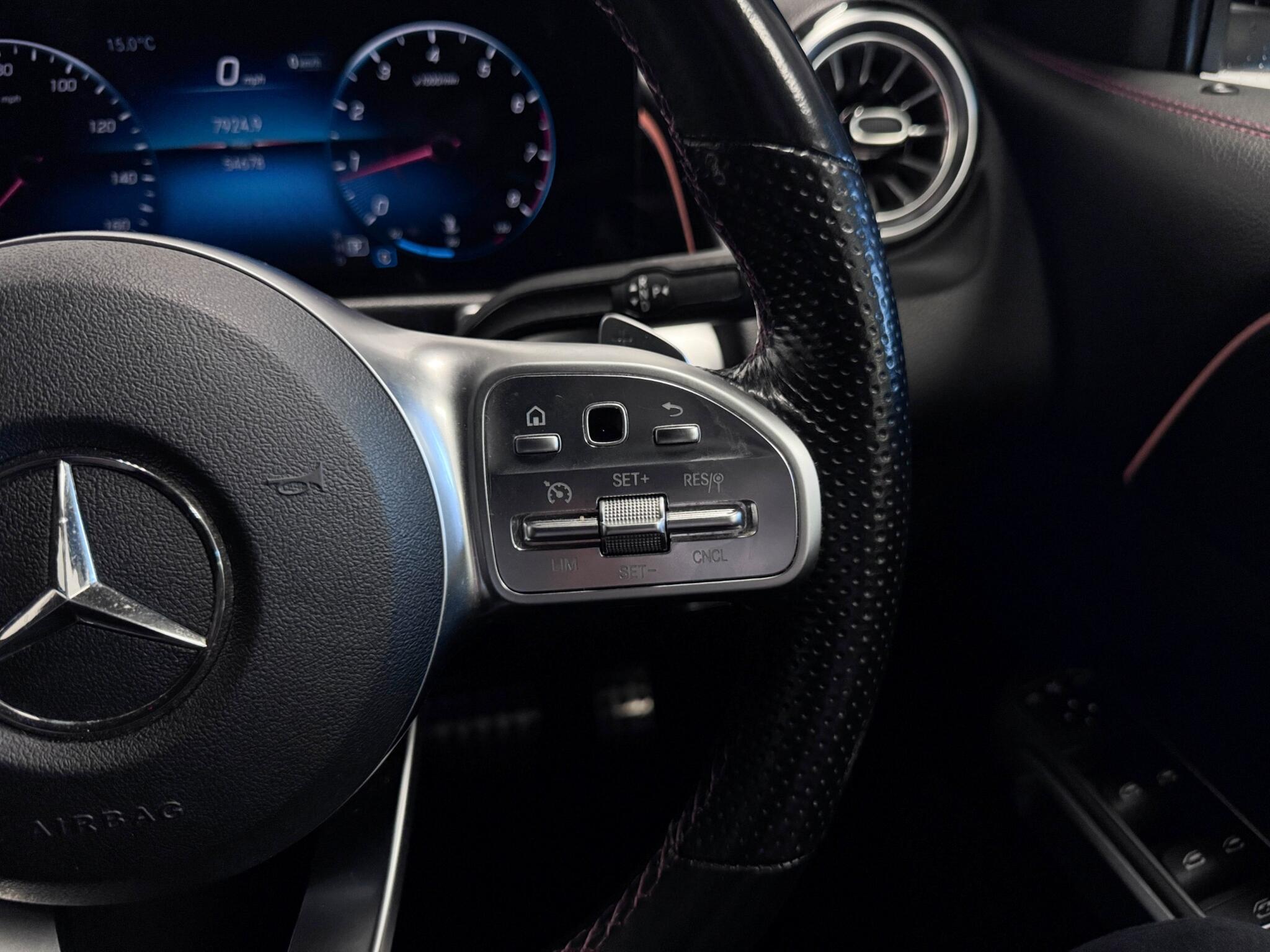 Mercedes-Benz GLB view 14