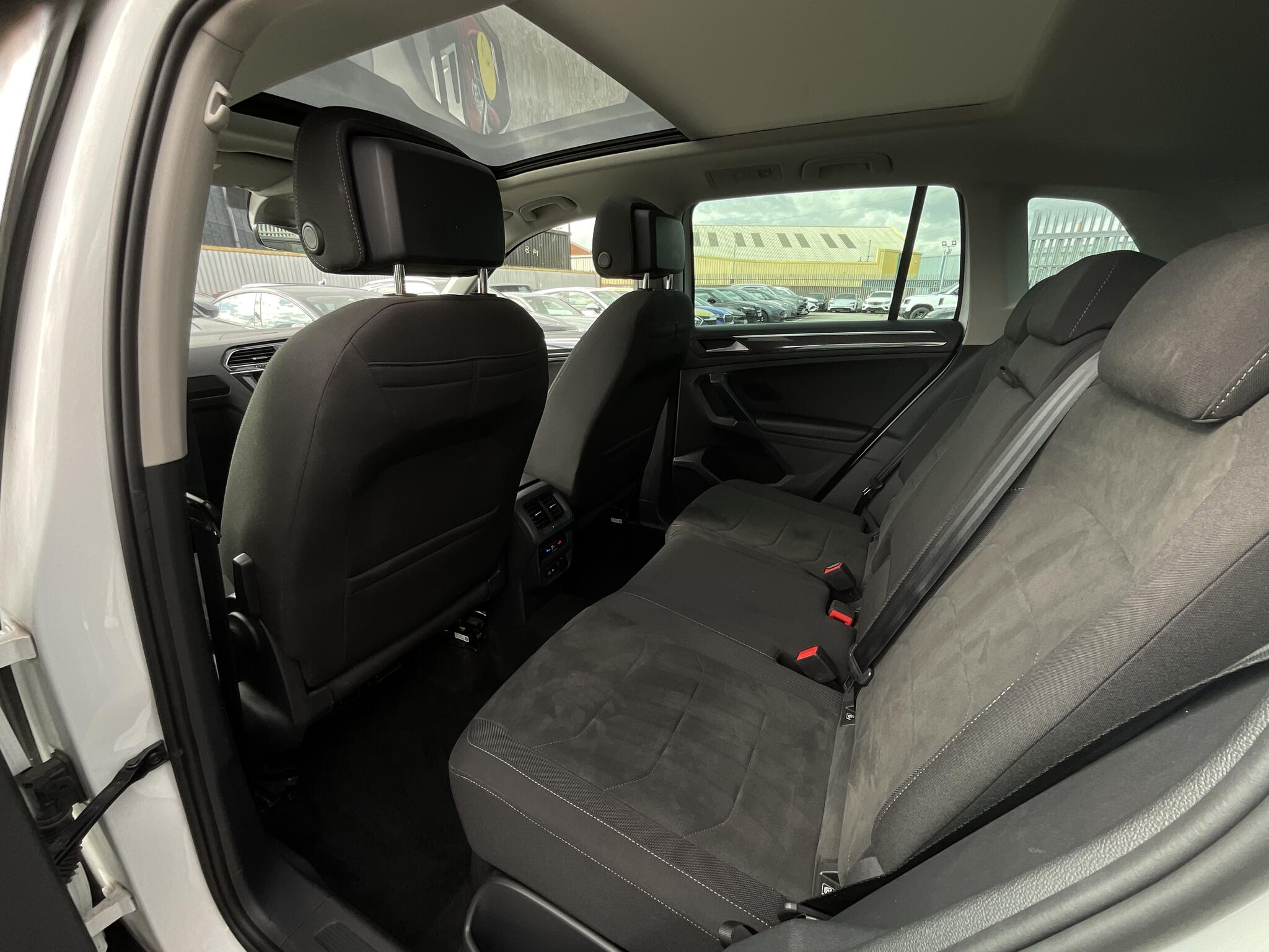 Volkswagen Tiguan view 13