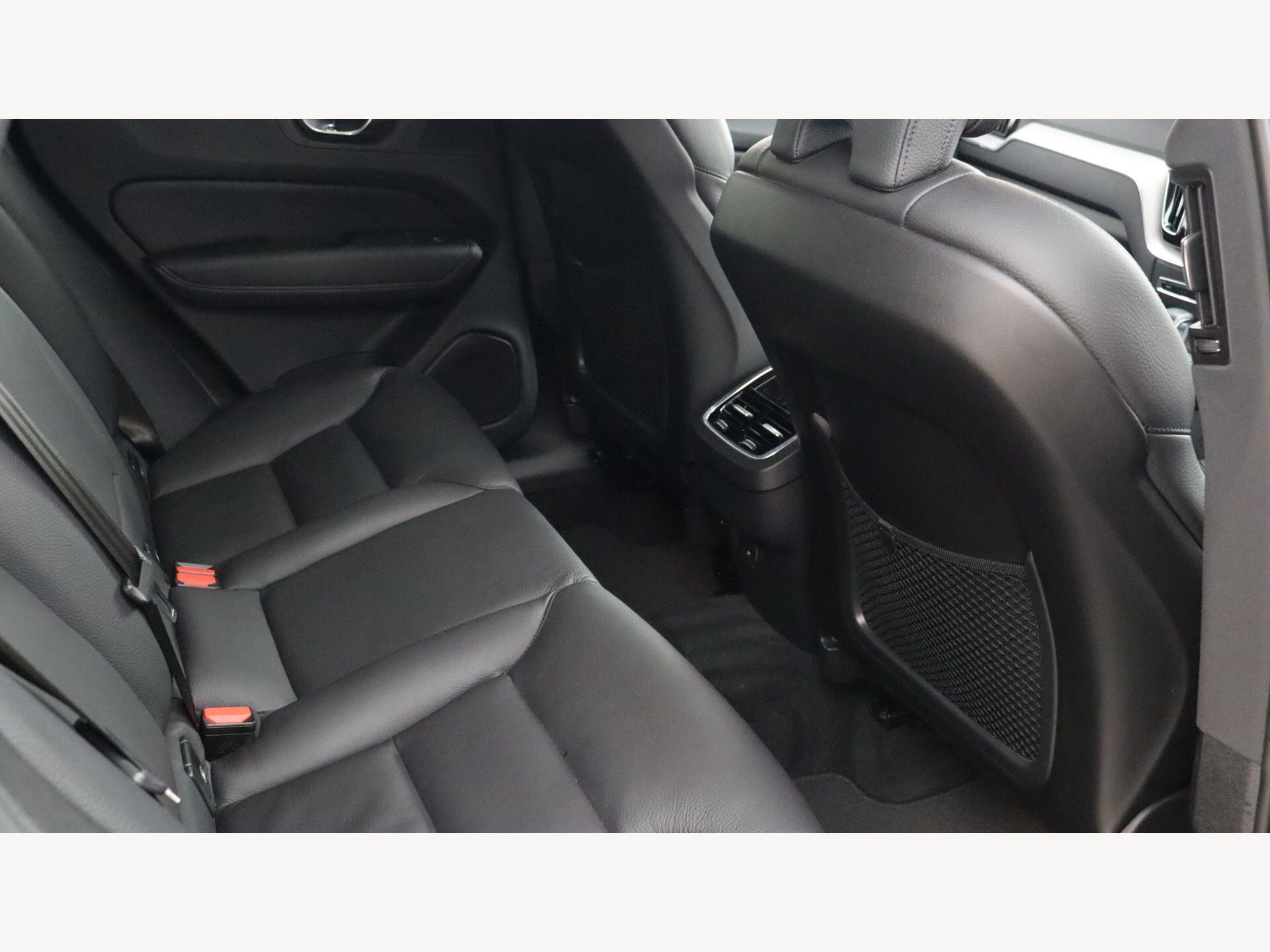 Volvo XC60 view 9
