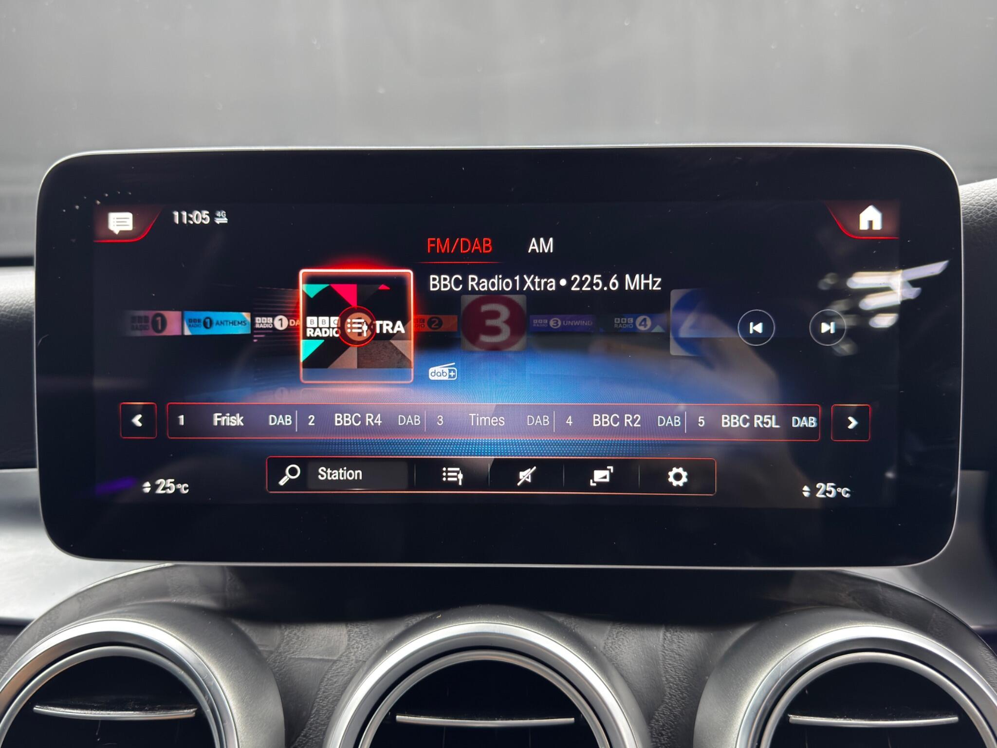 Mercedes-Benz GLC view 33
