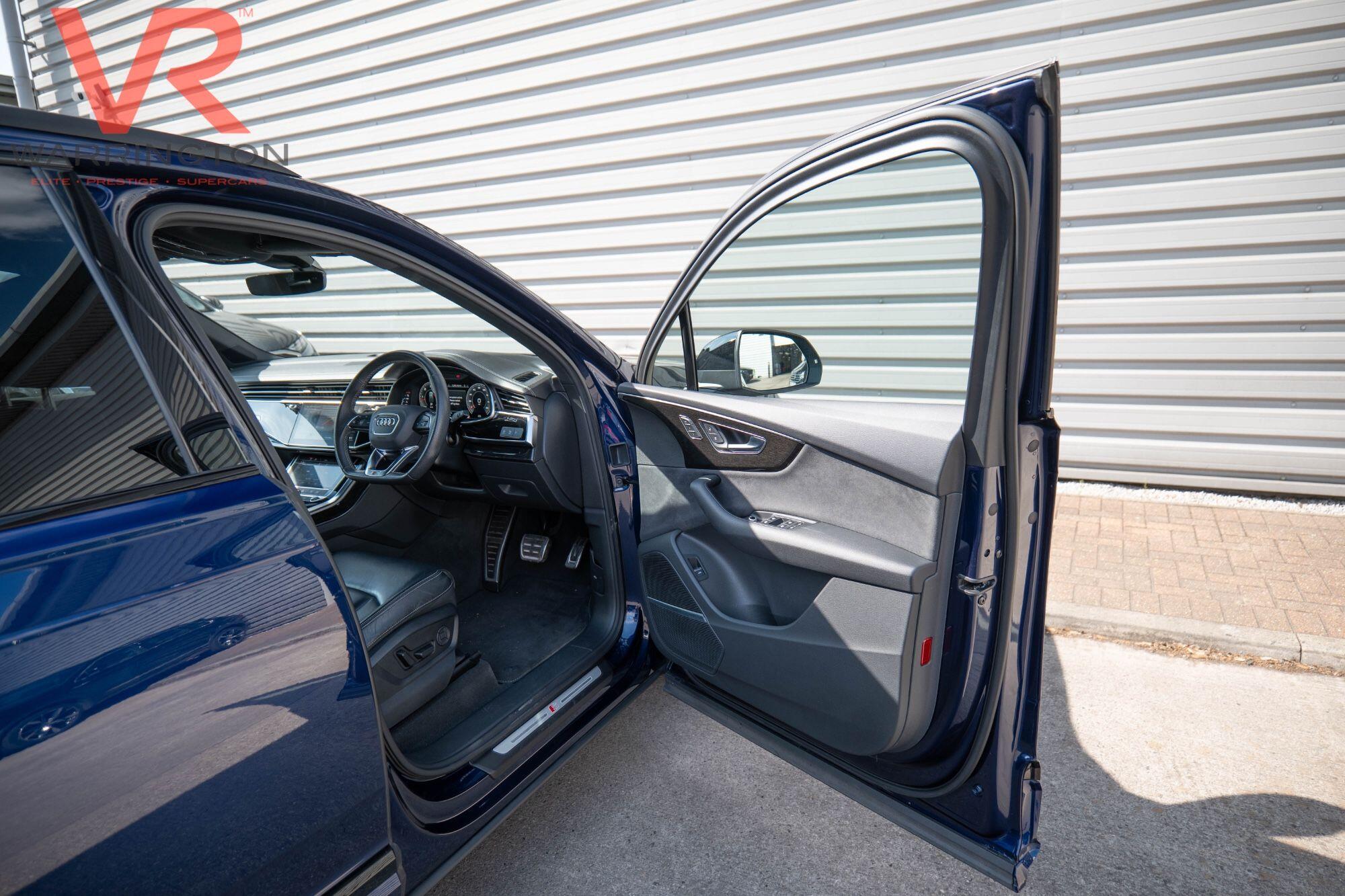 Audi Q7 view 24