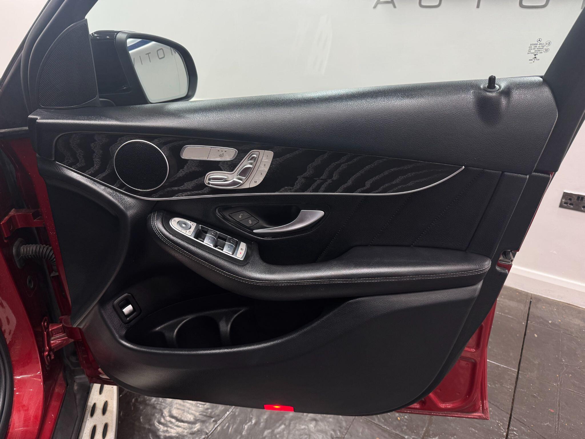 Mercedes-Benz GLC view 24