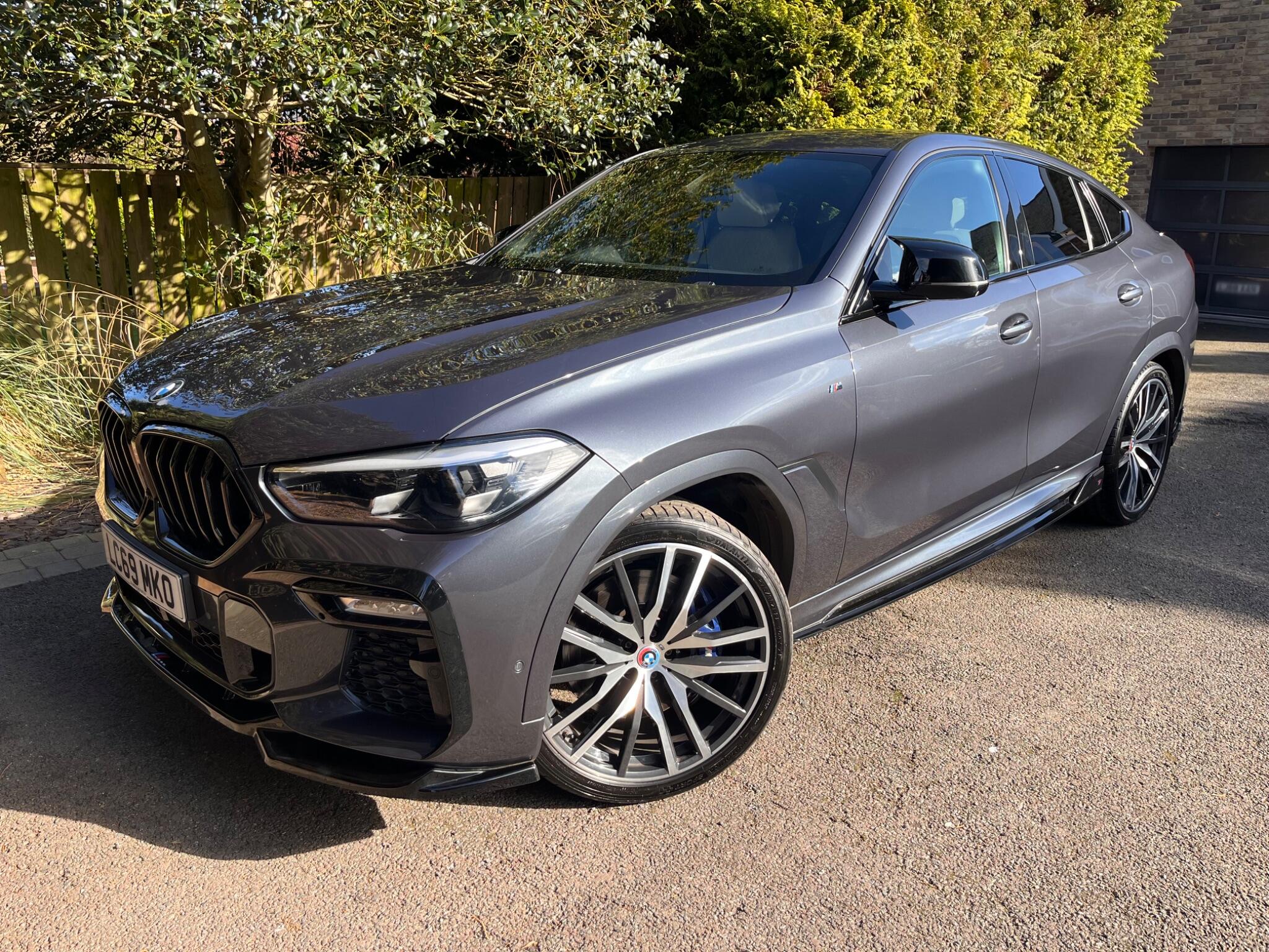 BMW X6 view 8
