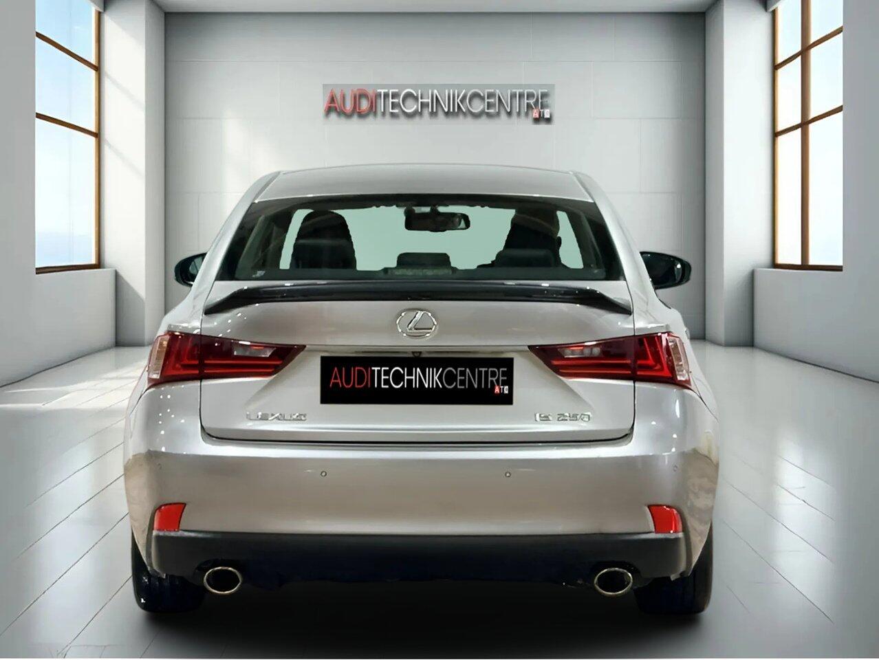Lexus IS view 6