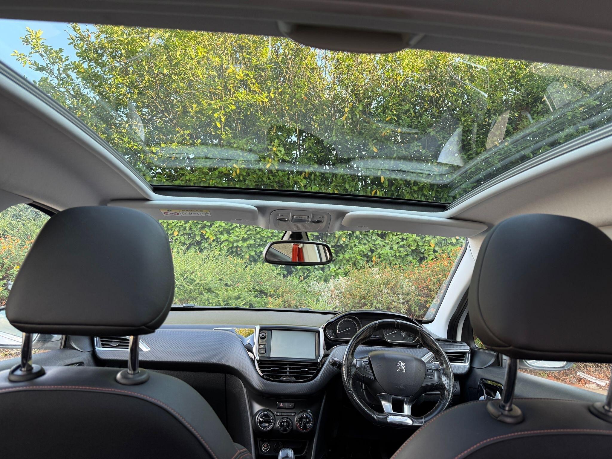 Peugeot 208 view 26