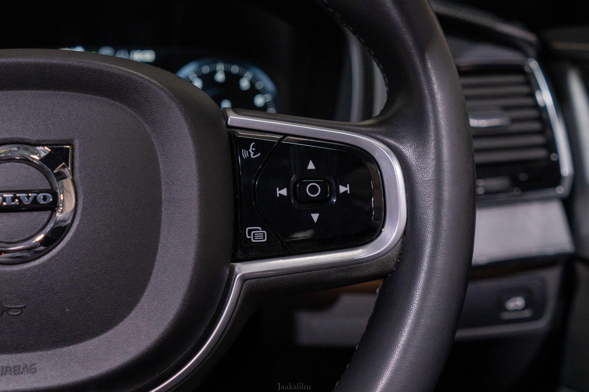 Volvo XC90 view 21