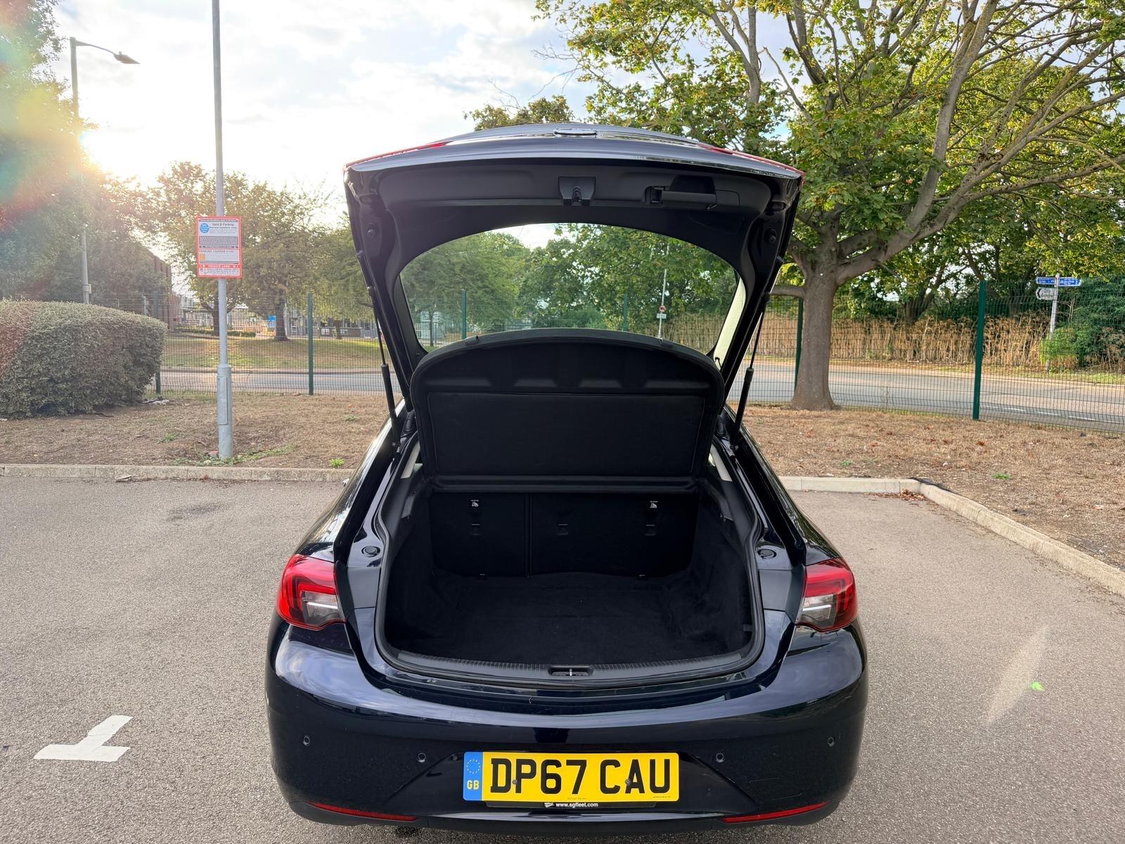 Vauxhall Insignia view 8