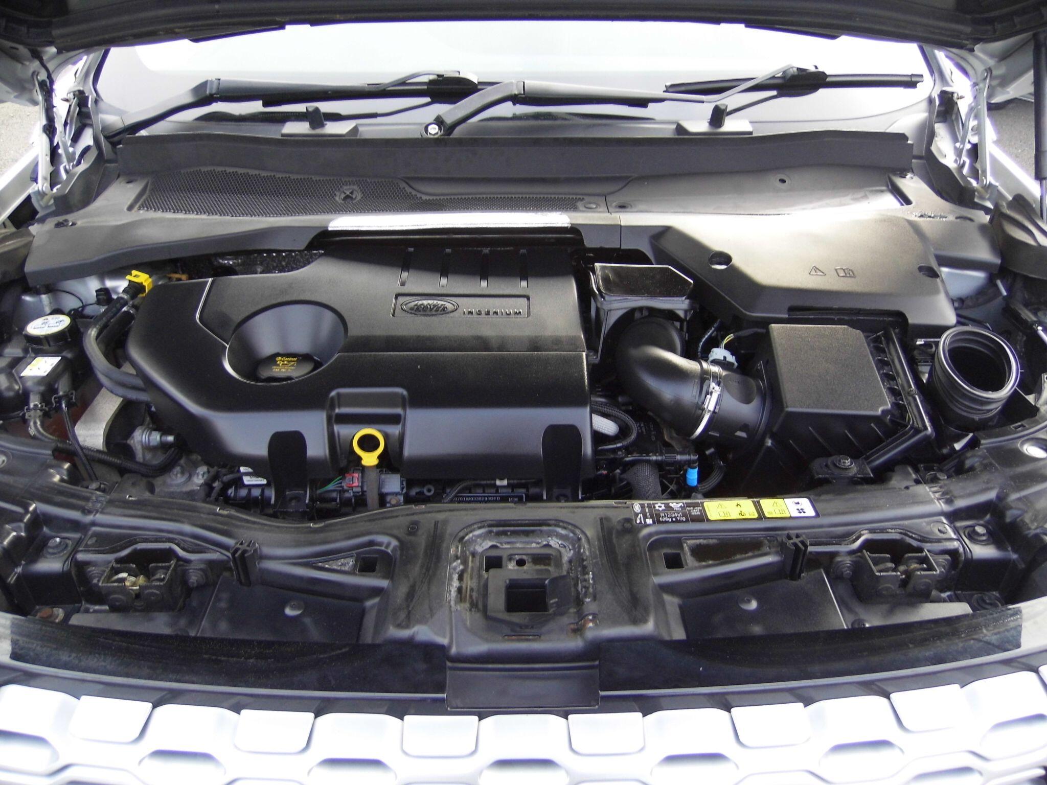 Land Rover Discovery Sport view 17