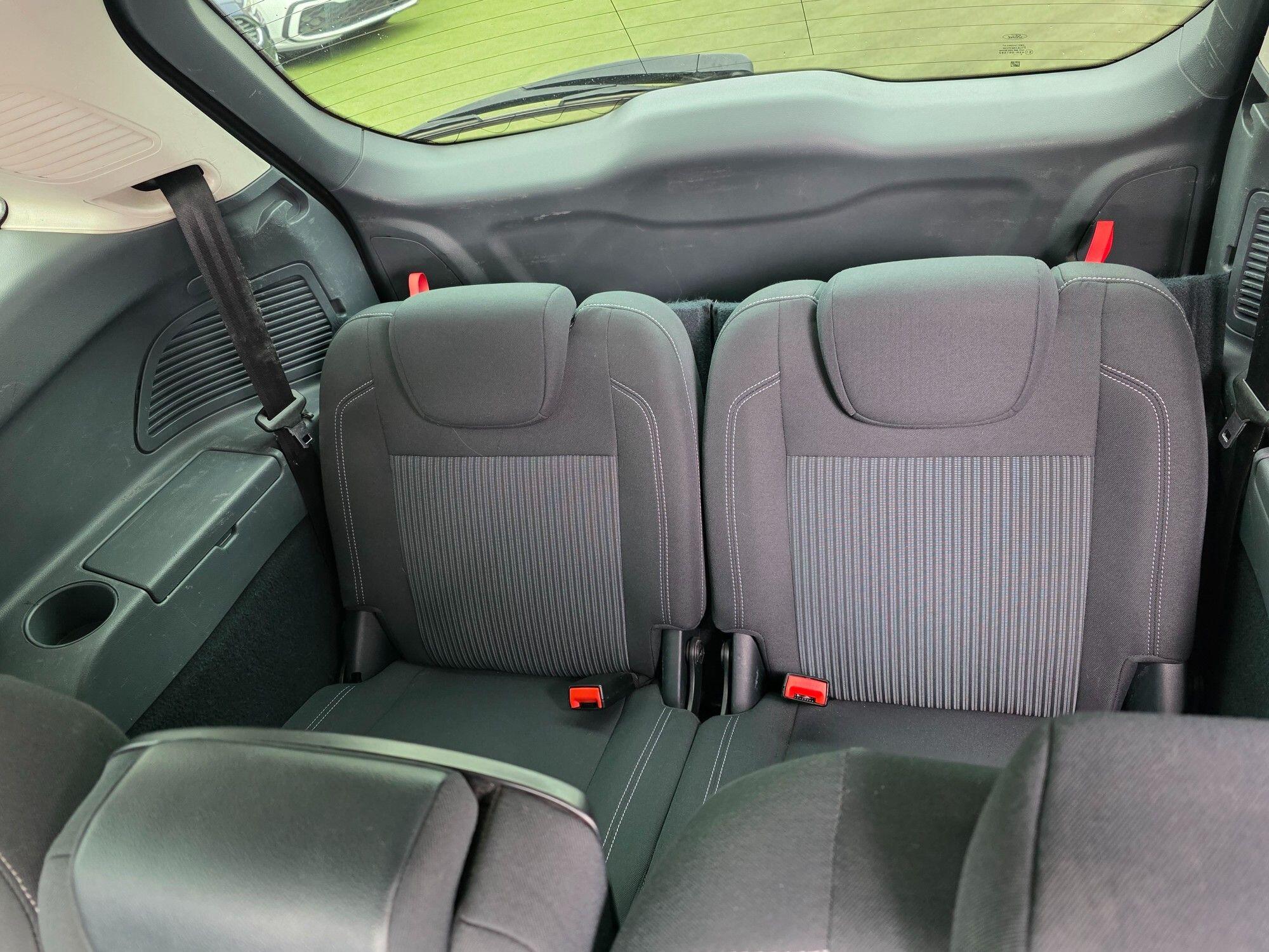 Ford Grand C-Max view 13