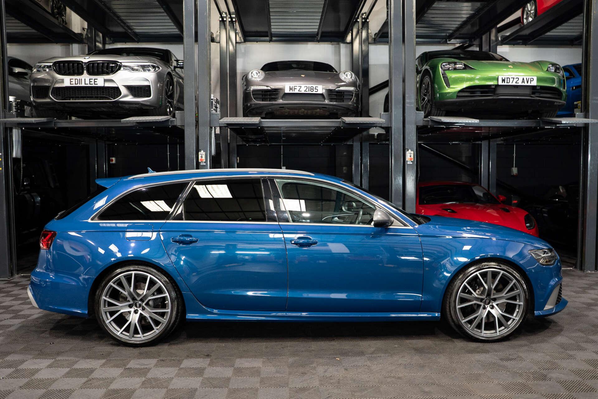 Audi RS6 Avant view 8