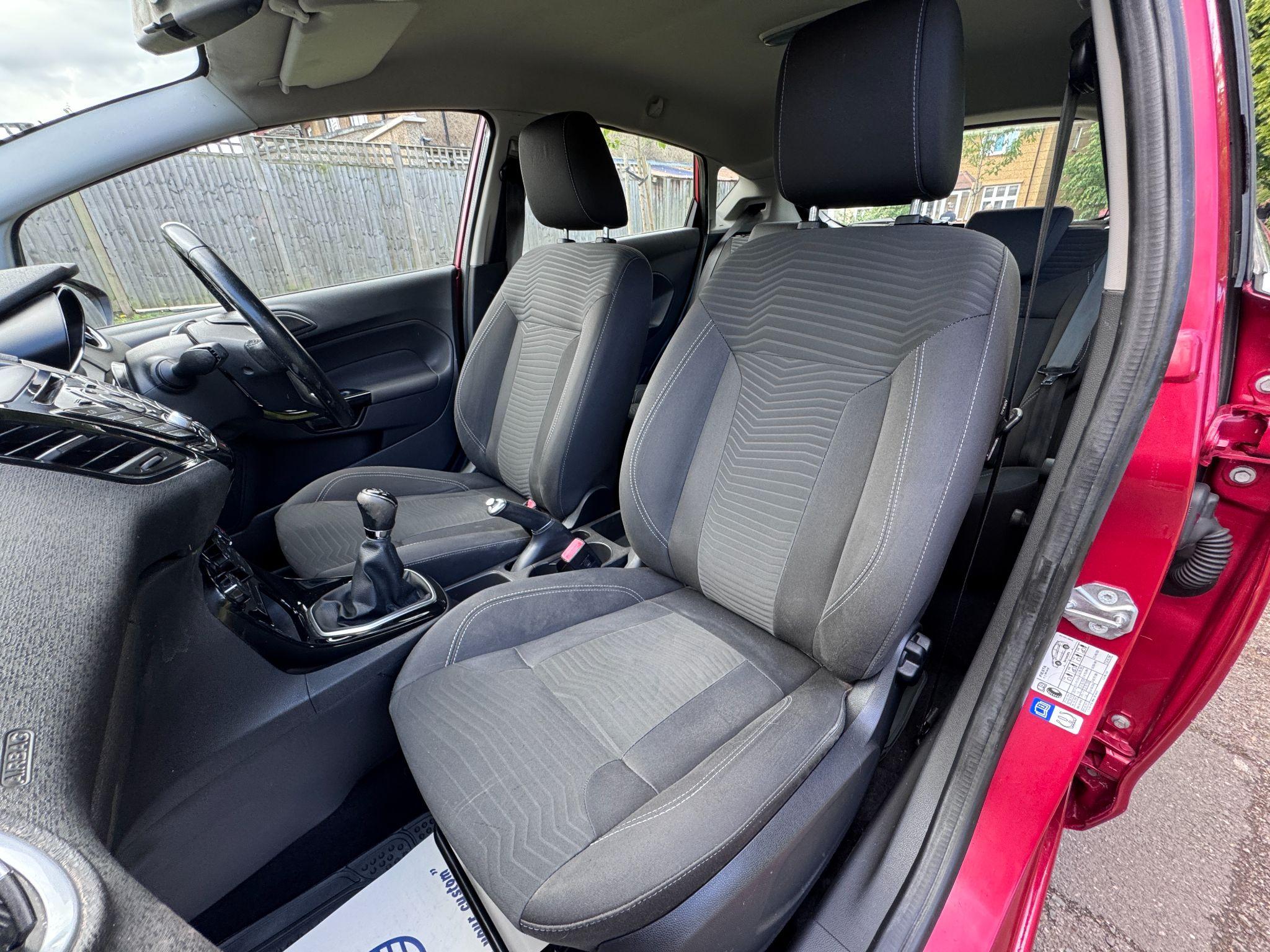 2016 Ford Fiesta image 21