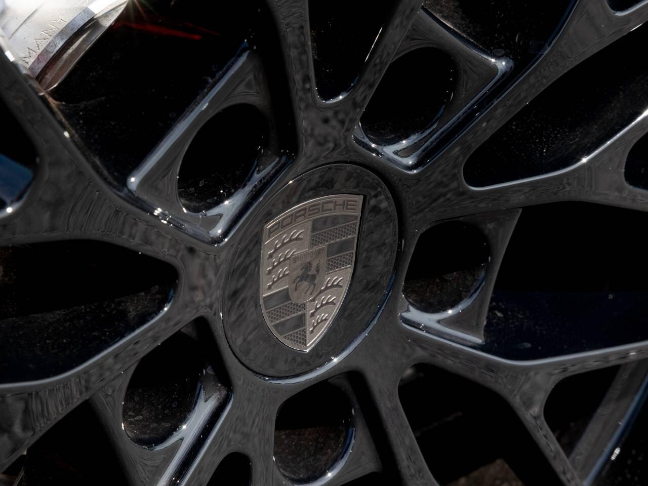 Porsche Macan view 8