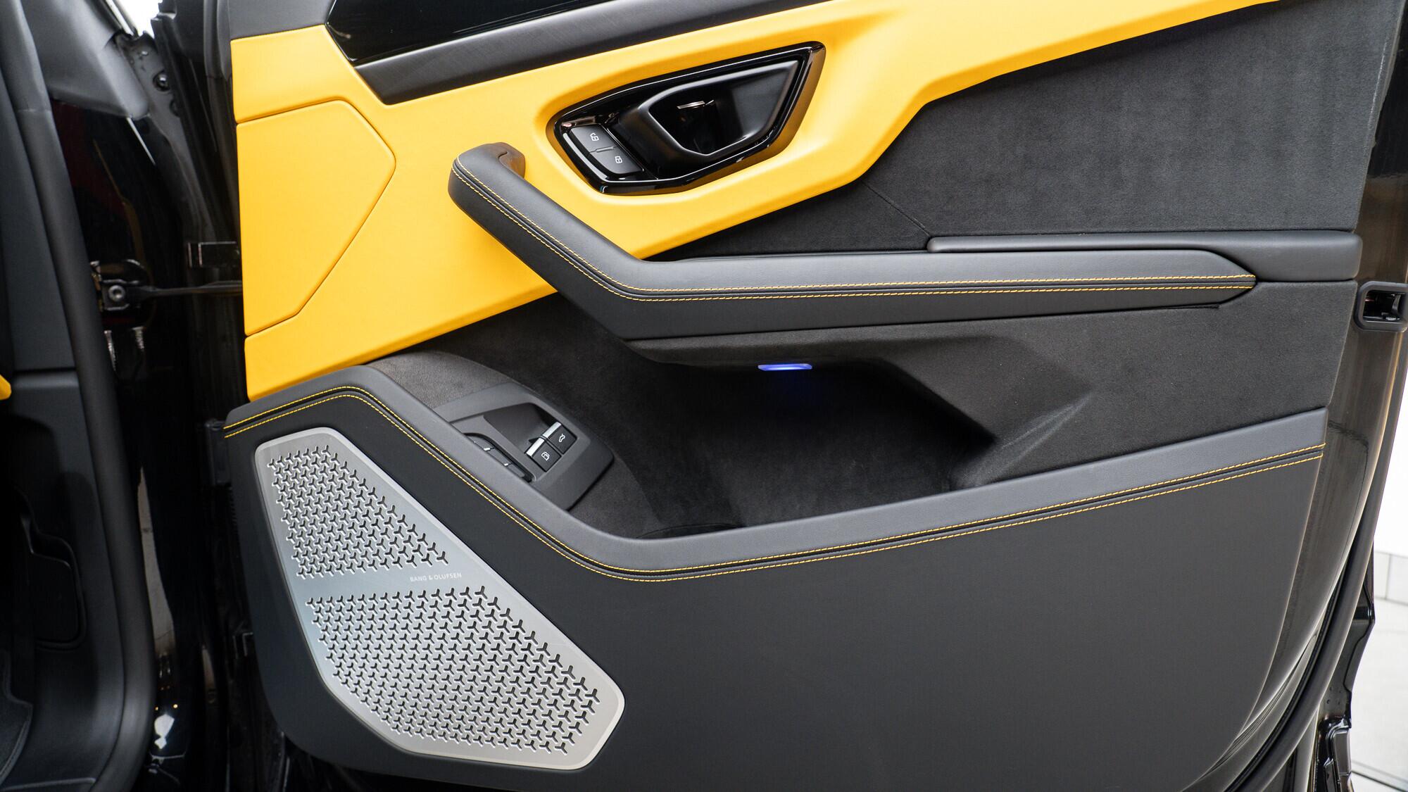 Lamborghini Urus view 43