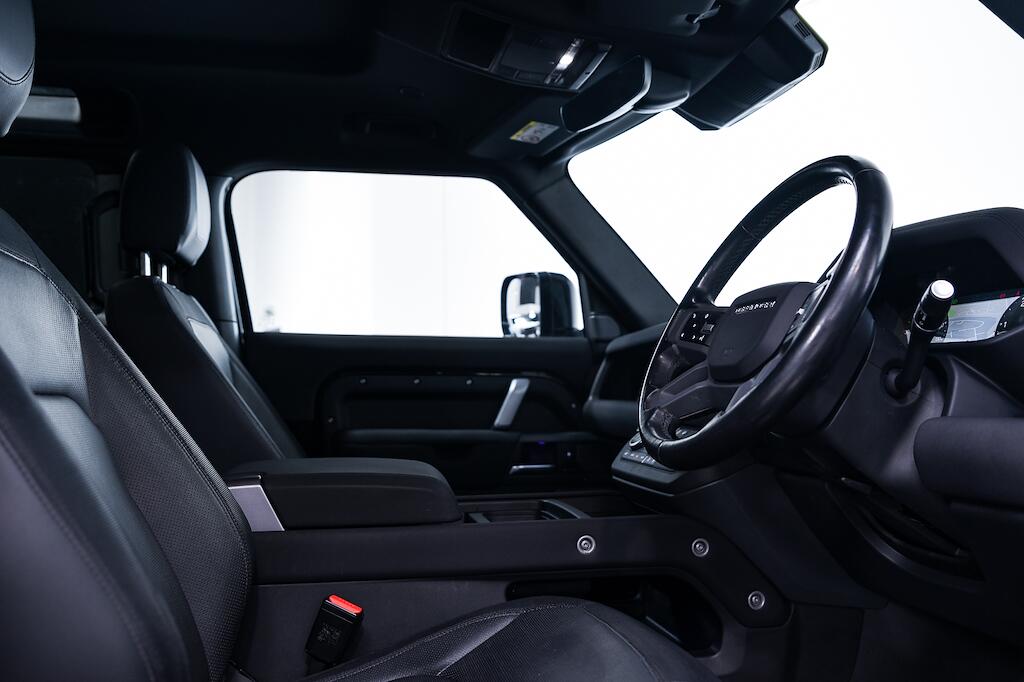 Land Rover Defender view 13