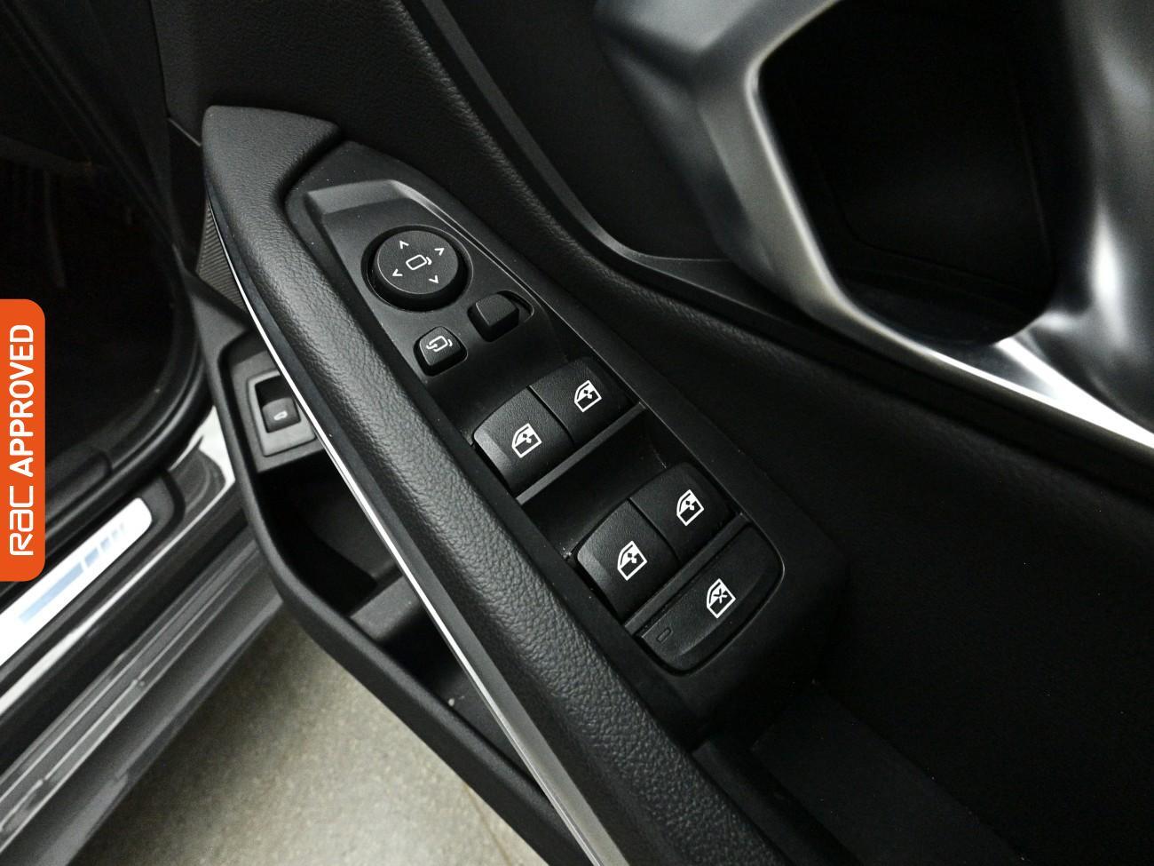 BMW 3 Series view 26