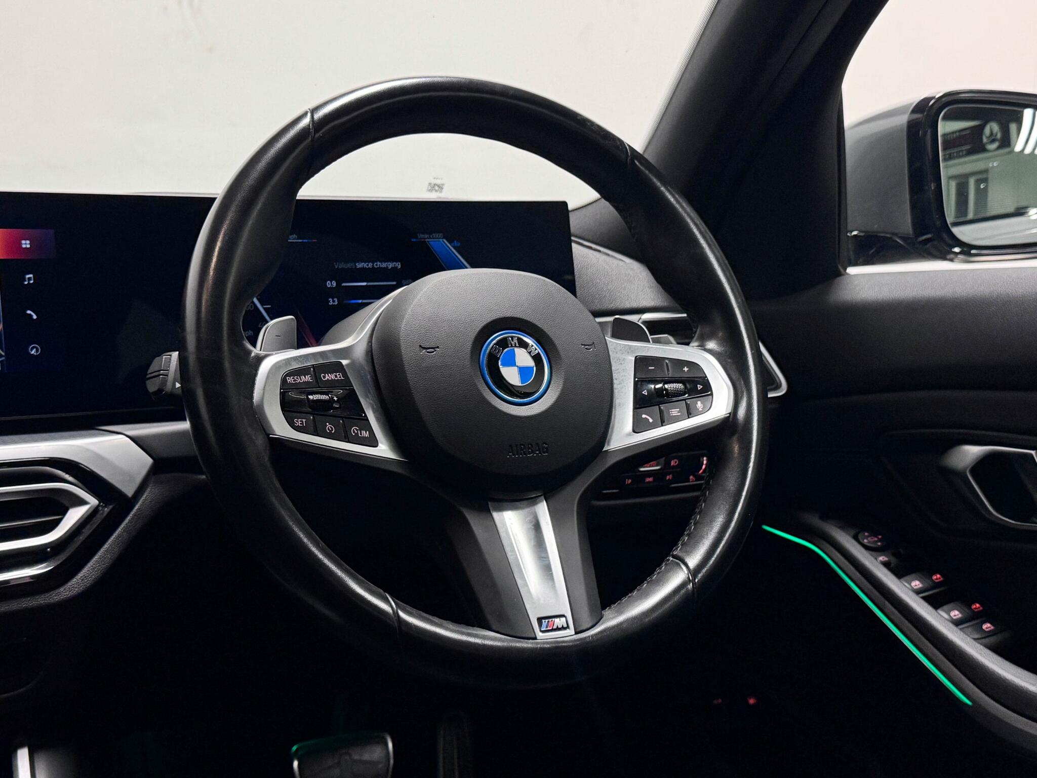 BMW 3 Series view 14
