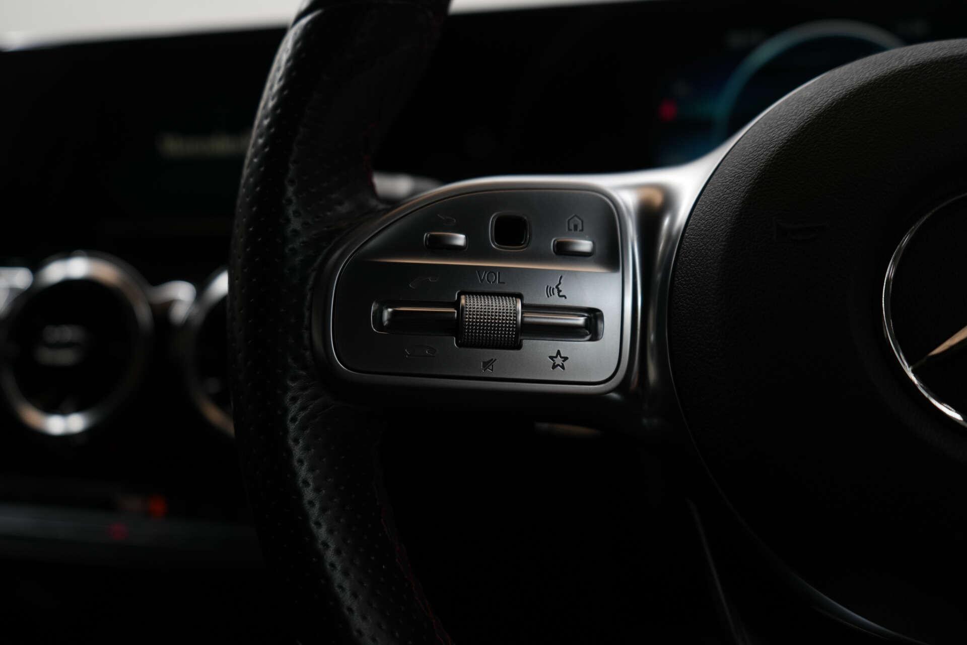 Mercedes-Benz Gla view 30